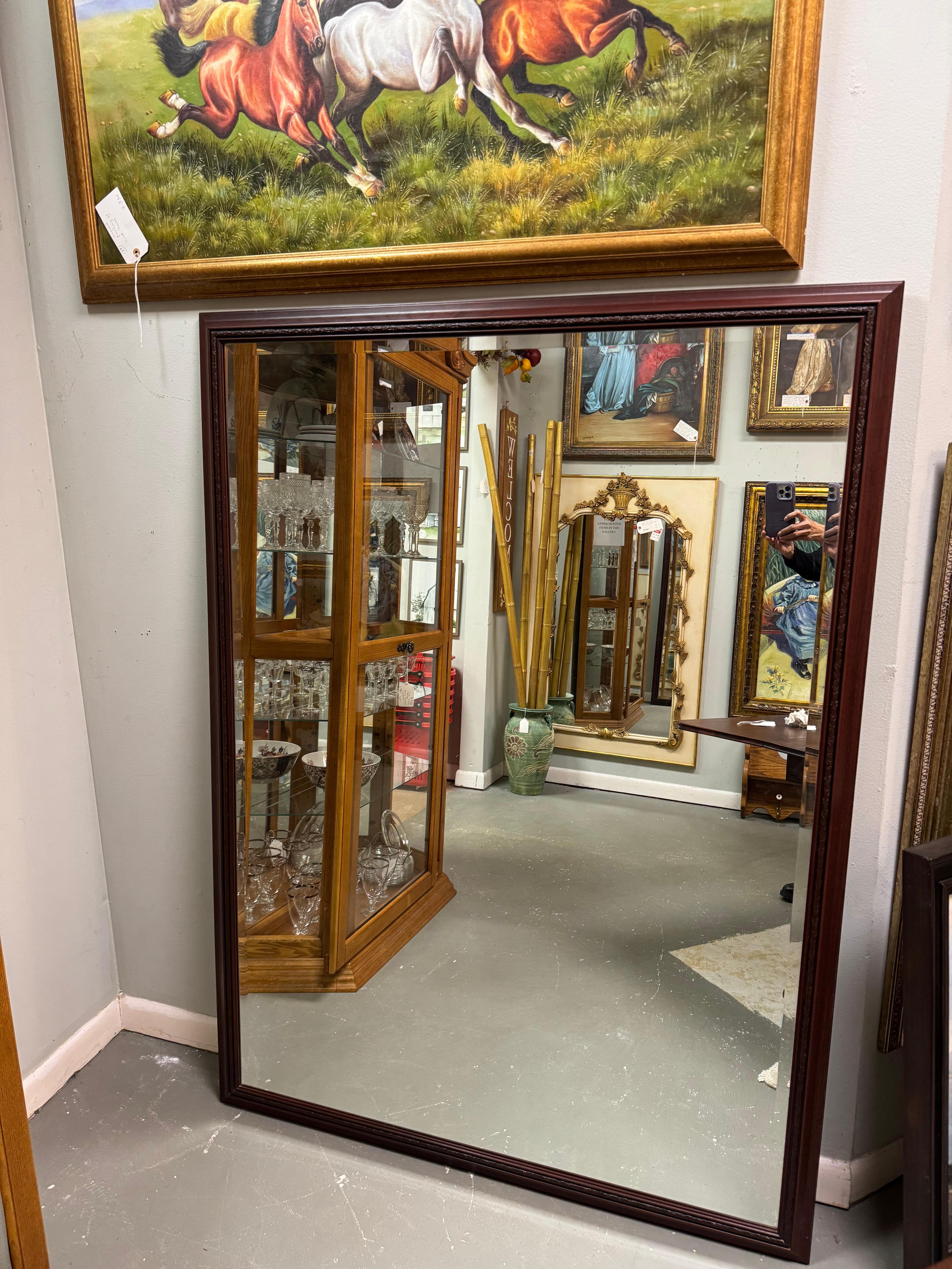 Espejo de suelo vintage extragrande con marco sencillo de madera lisa marrón en venta 4