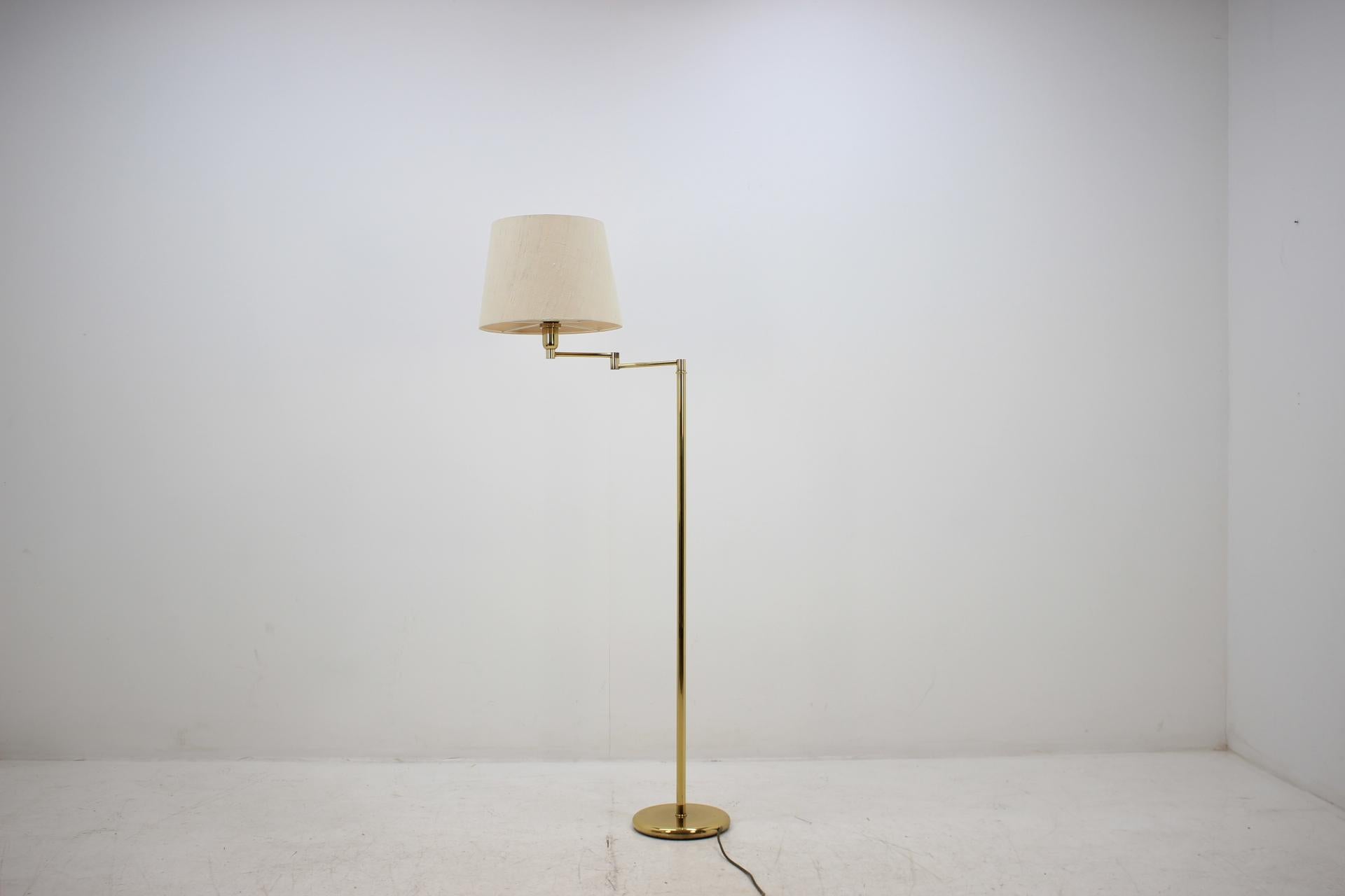 - Brass, textile lampshade.
- Made in Germany. 
-Original fully functional condition.