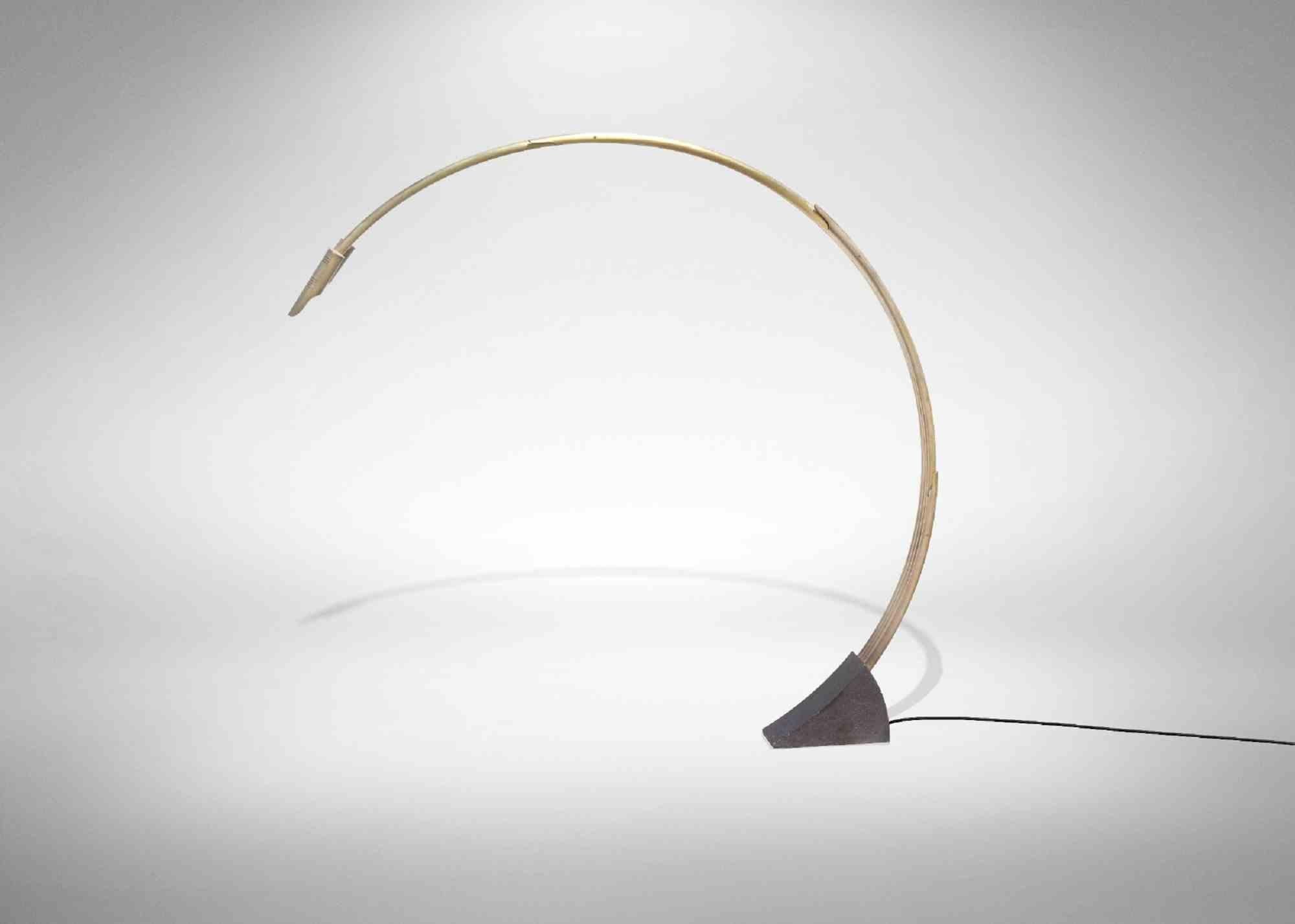 Vintage floor lamp is an original contemporary Artwork realized in Italy in the 1970s by Goffredo Reggiani. 

A Brass lamp with curved body and with base in cast iron

Made in Italy.

Goffredo Reggiani founded his eponymous lighting factory in