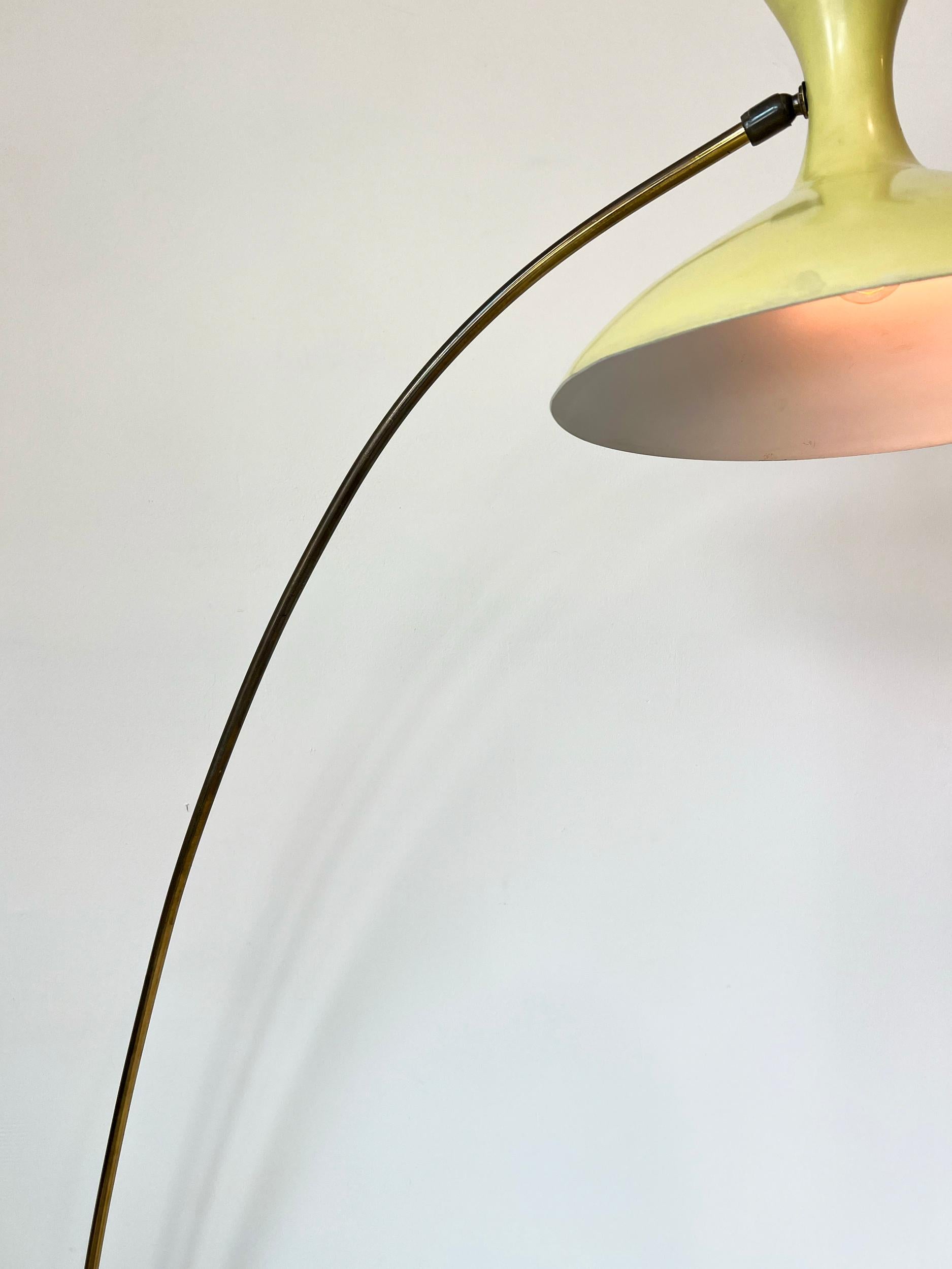 Lámpara de pie vintage de Louis Kalff para Philips Latón en venta
