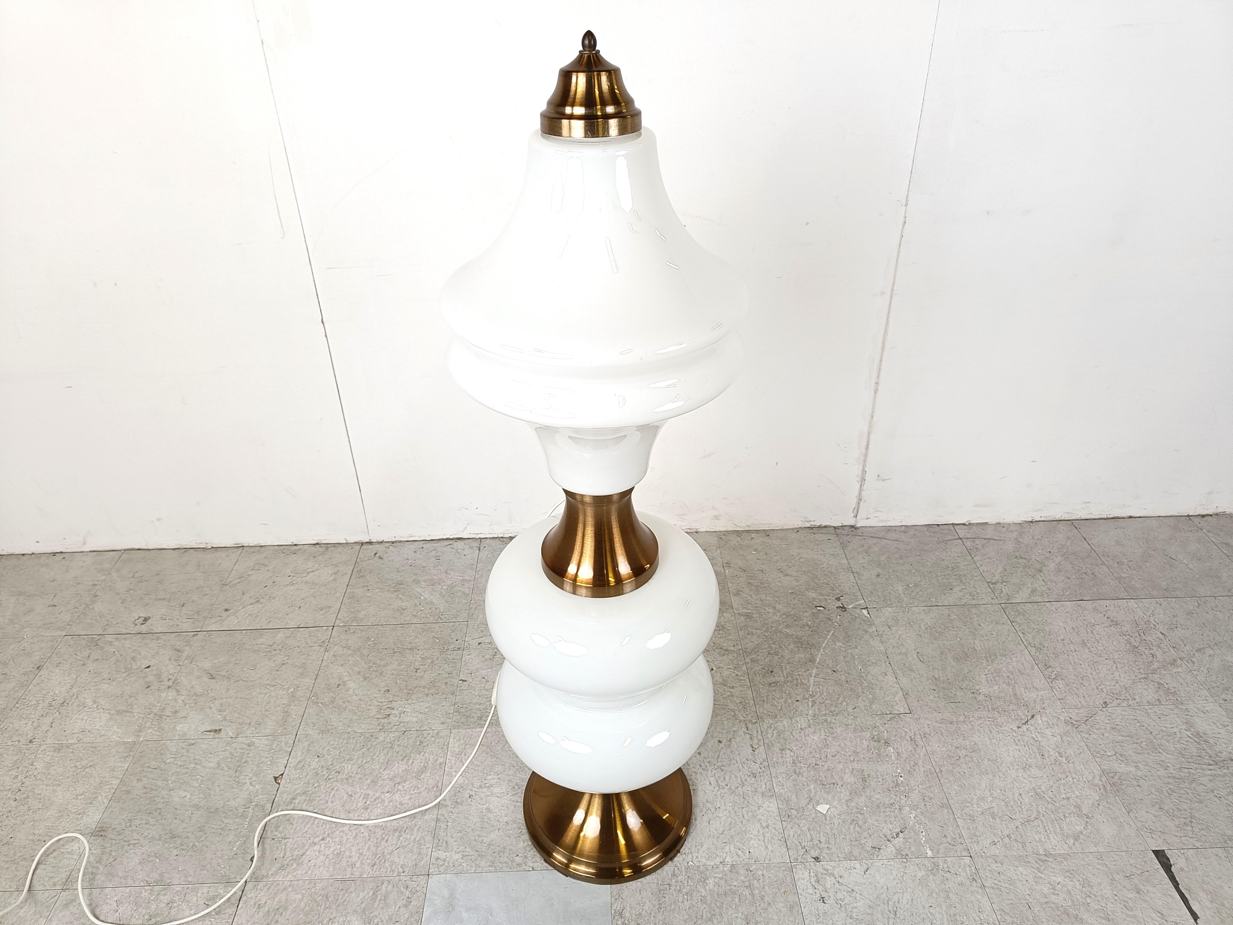Lámpara de pie vintage de Mazzega, años 1960 Moderno de mediados de siglo en venta