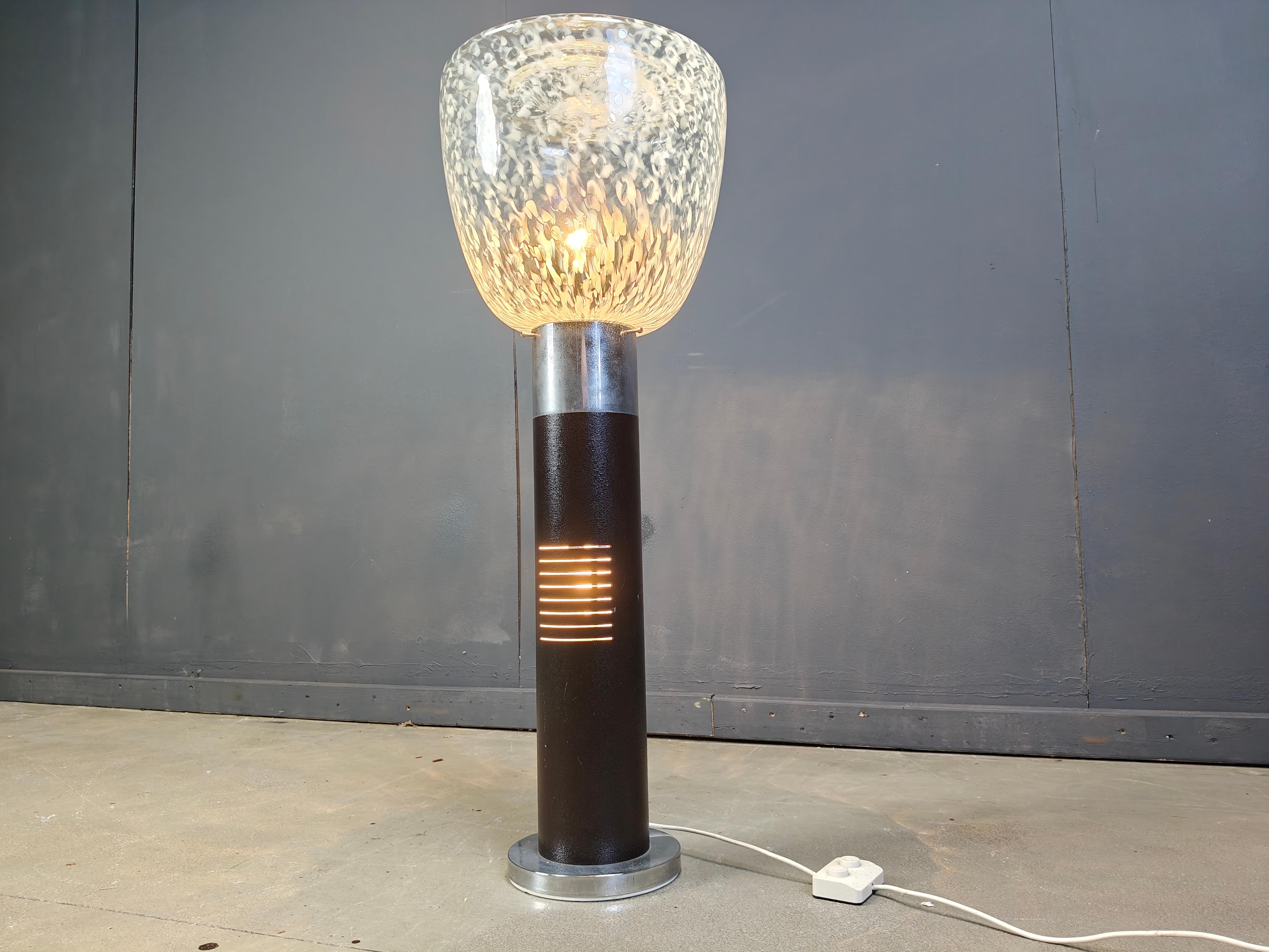 Lámpara de pie vintage de Mazzega, años 1960 Era espacial en venta