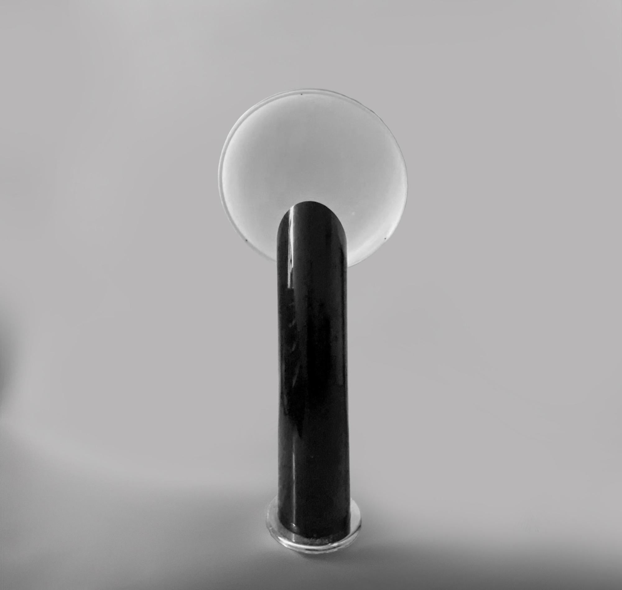 Lámpara de pie vintage modelo CIOT de Ennio Chiggio para Lumenform, década de 1970.

Estructura de resina, pantalla de metacrilato opalino, base y acabados de metal cromado.

Excelente estado.