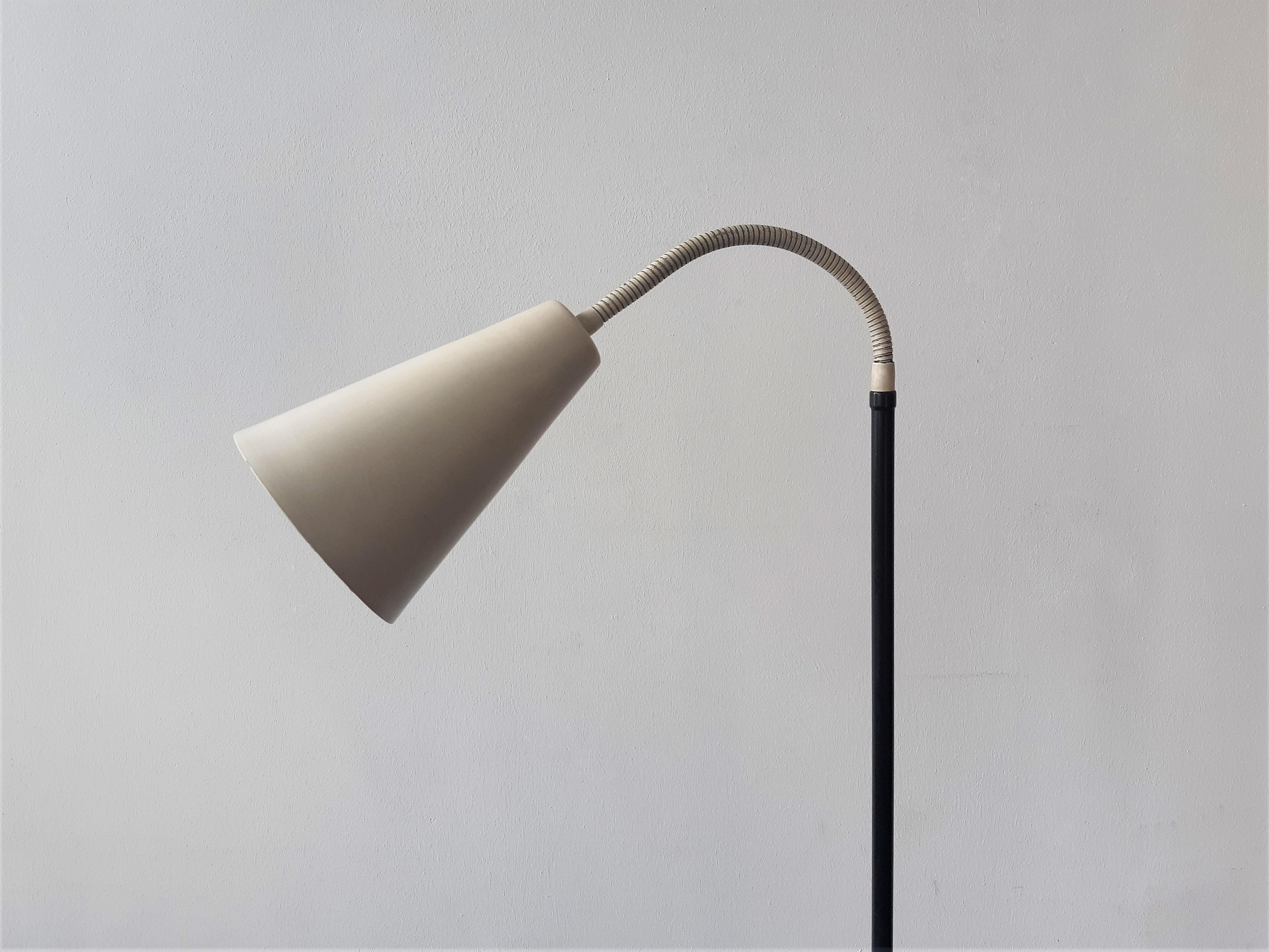 Fantastic small size floor lamp in black and white. This light has not been identified by us, unfortunately. We did acquire it from a home that was filled with design lighting. From Arteluce to Philips, from Raak Amsterdam or Hagoort to Danish