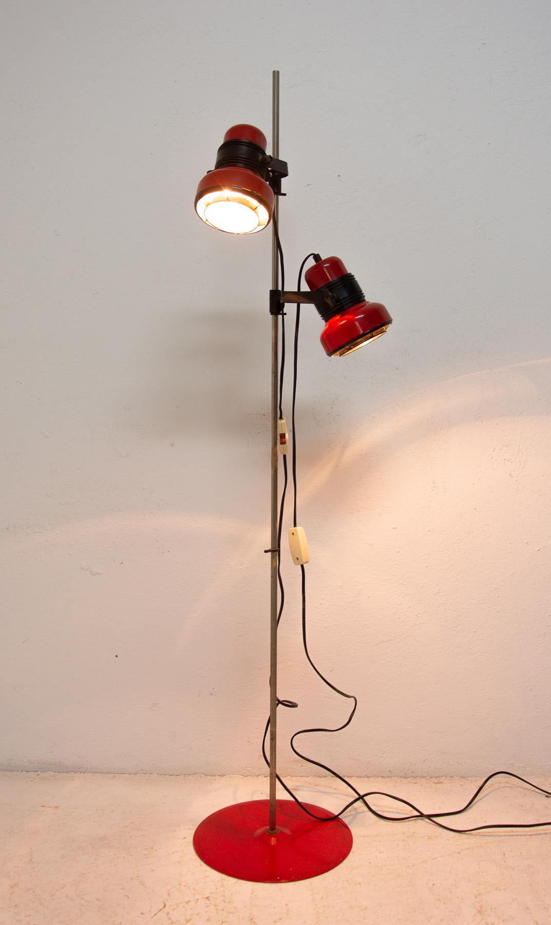 Elegant floor lamp circa 1960s-1970s, Hungary. Great fitting, that allows the lamp heads to adjust up and down along the post. Turned aluminum tapered bell-shaped shade. The center rod is chromed steel. The shades moves up and down the rod and