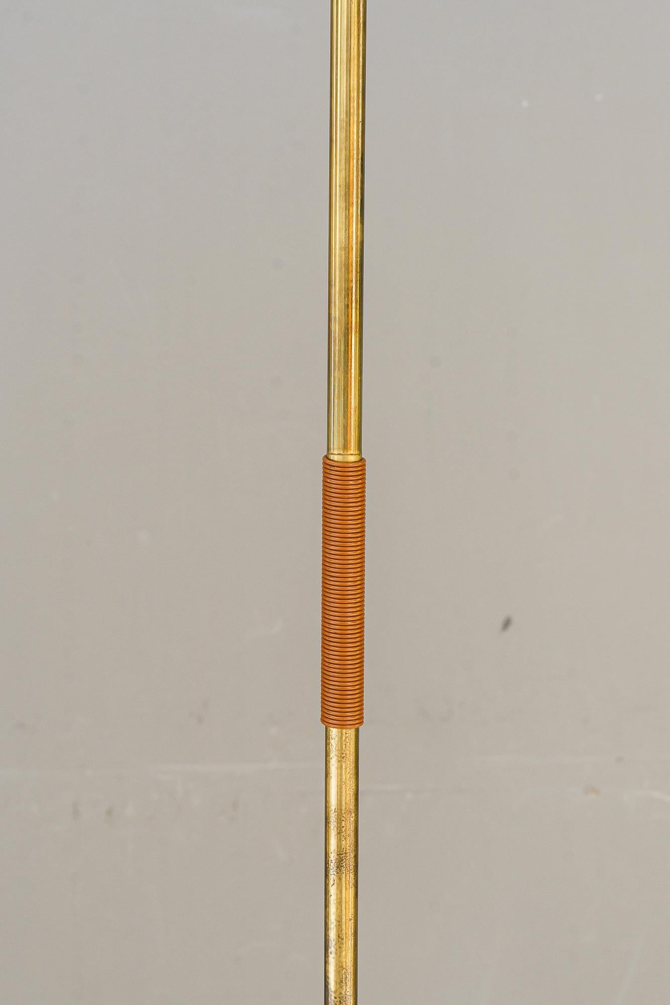 Lampadaire vintage avec abat-jour motif new york vers 1950 ( abat-jour très abîmé ) ( trou )
L'abat-jour est très abîmé (voir les photos), mais il est d'origine. 
