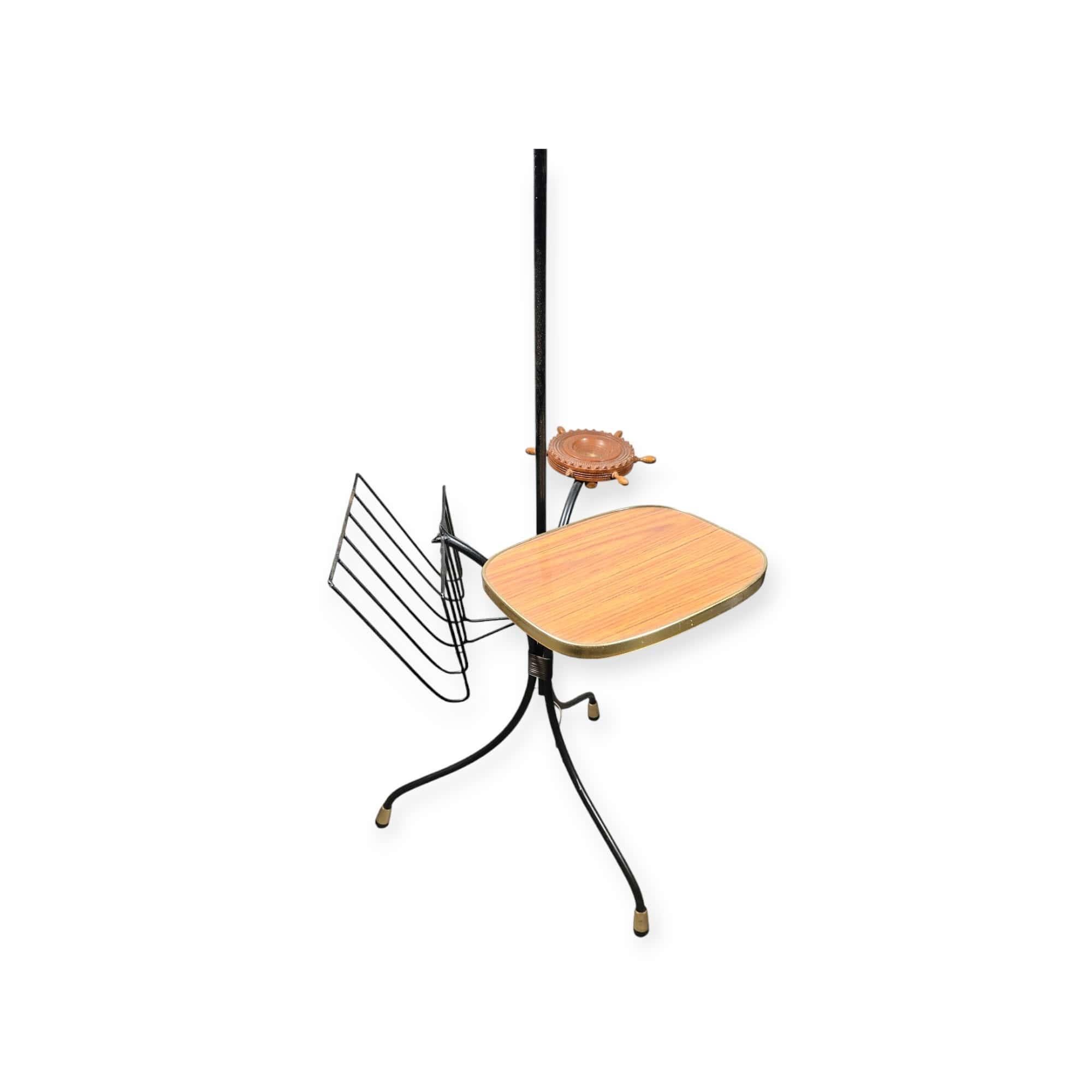 Milieu du XXe siècle Lampadaire vintage avec table d'appoint et porte-revues - années 1970 en vente
