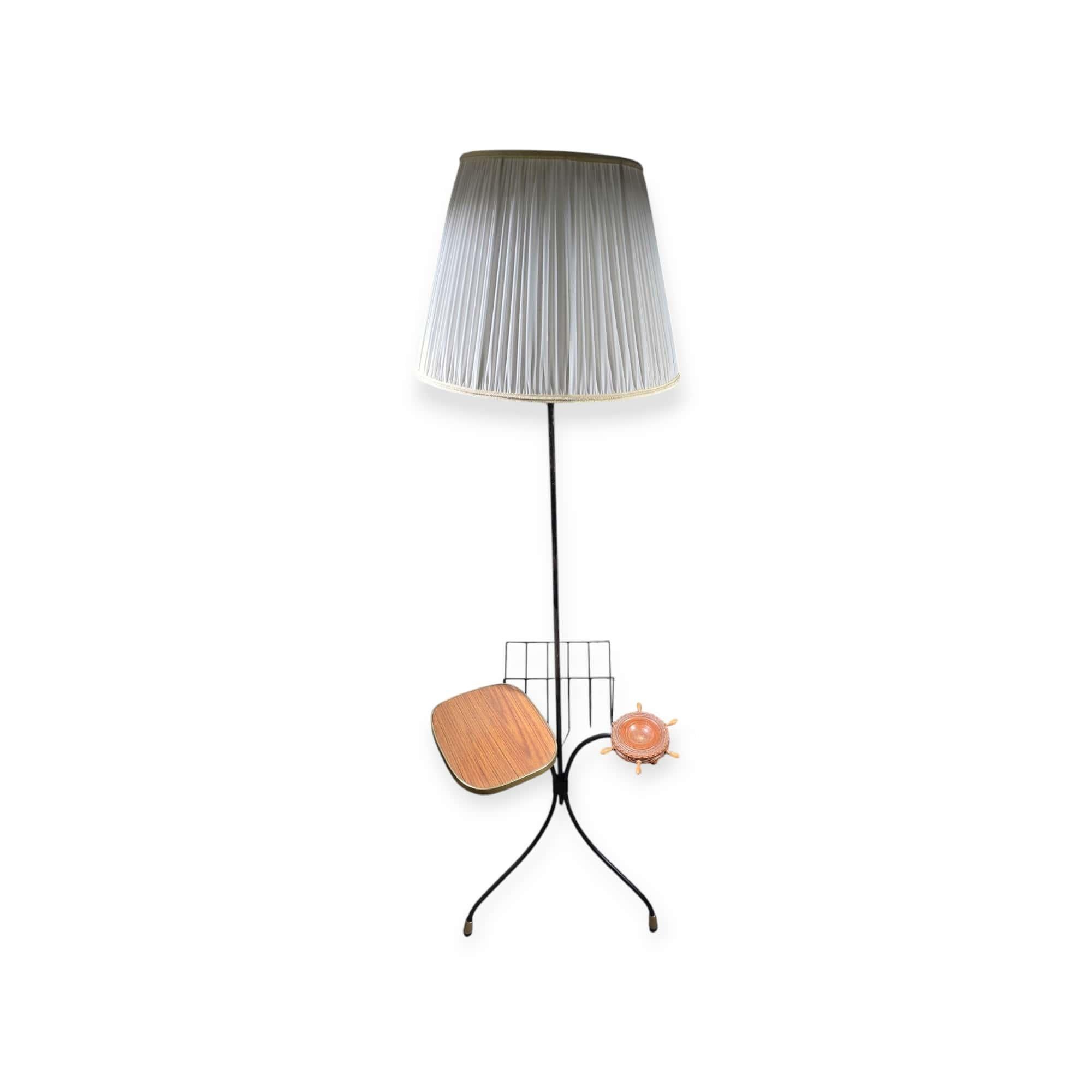 Lampadaire vintage avec table d'appoint et porte-revues - années 1970 en vente 3