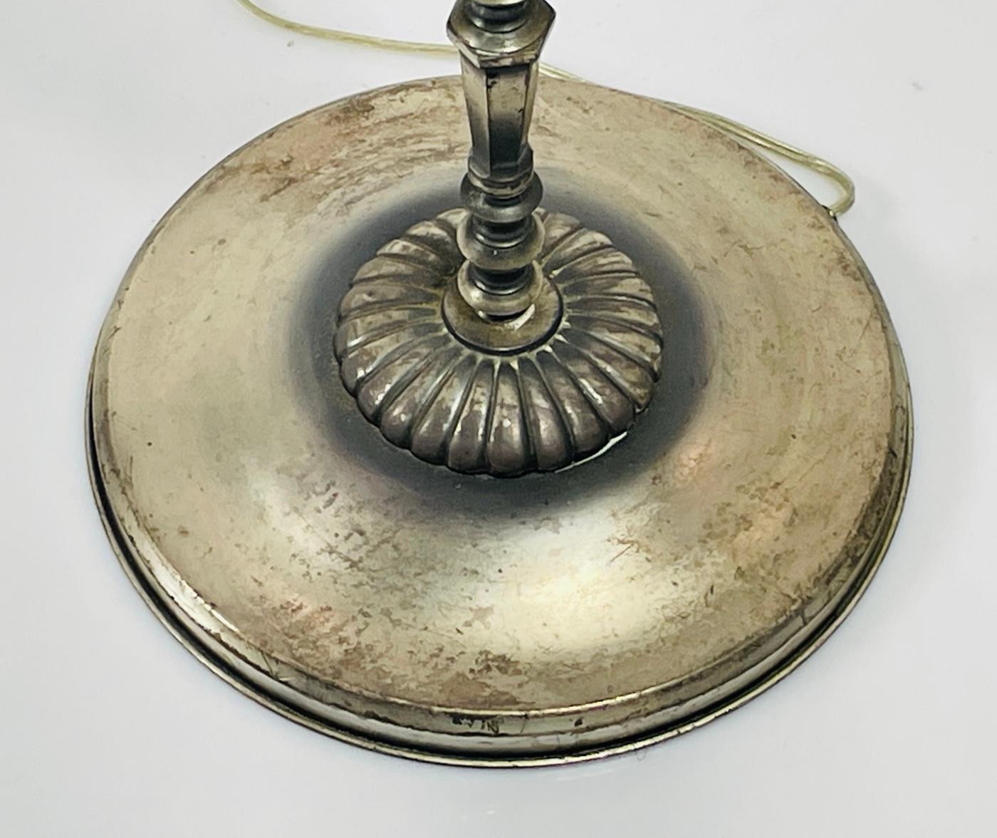 Stehlampe im Vintage-Stil mit Silberüberzug, hergestellt in Frankreich (Metall) im Angebot
