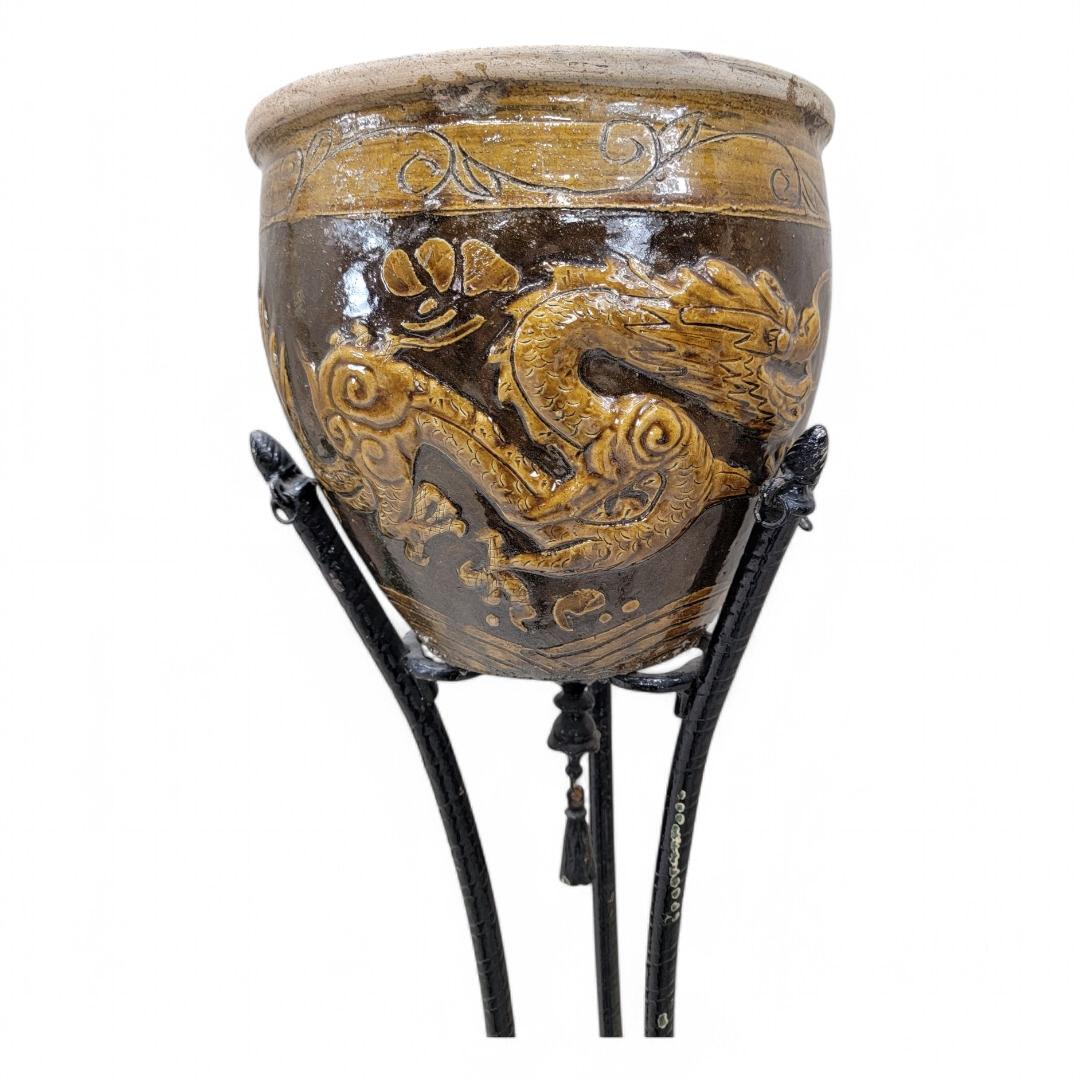 Métal Vintage Floor Plant Stand w Chinese Brown Glazed Ceramic Cachepot Planters- Pair en vente