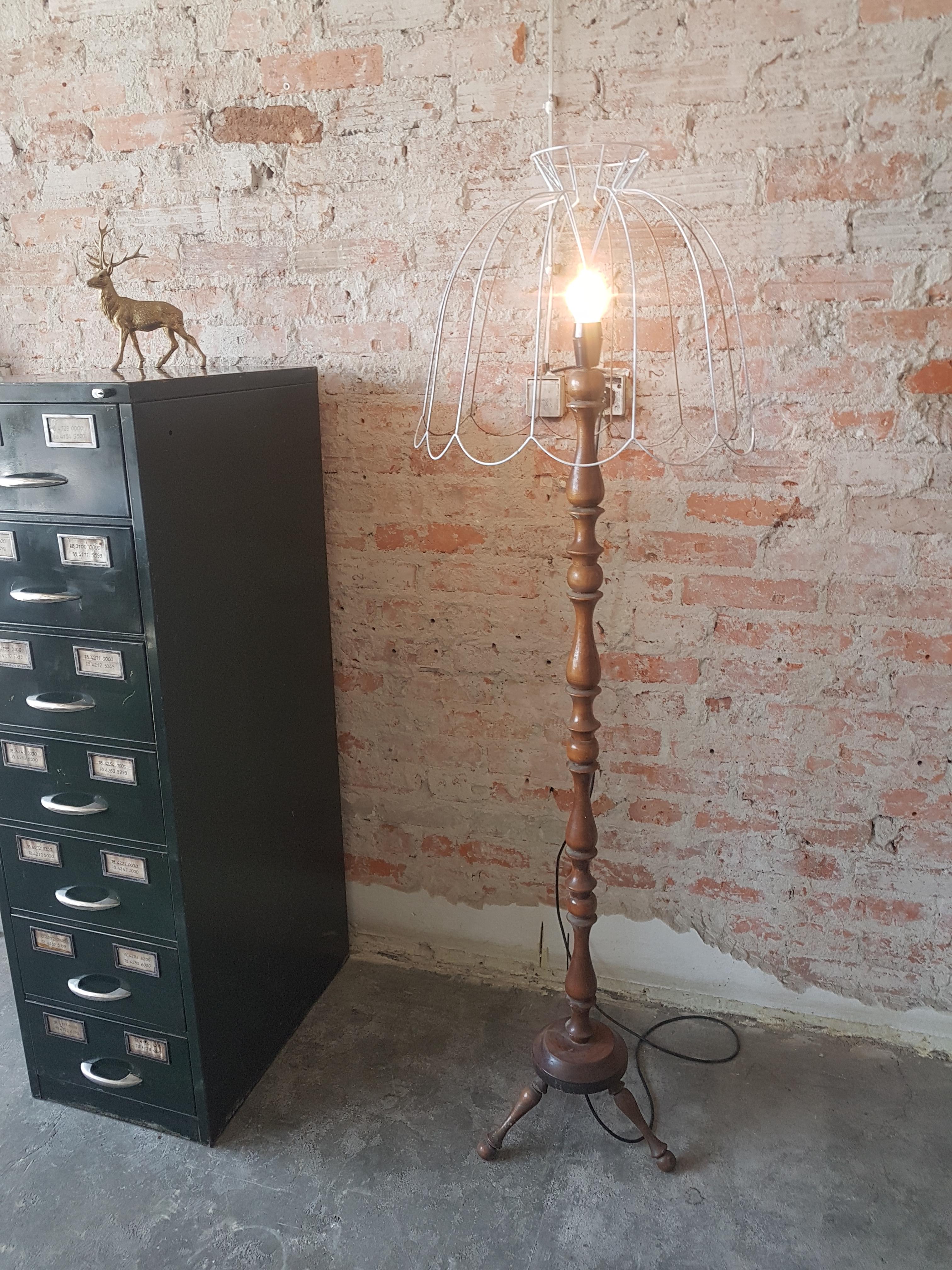 Vintage Floor Standing Lamp in Art Deco Style from 1950s In Excellent Condition For Sale In Bydgoszcz, PL