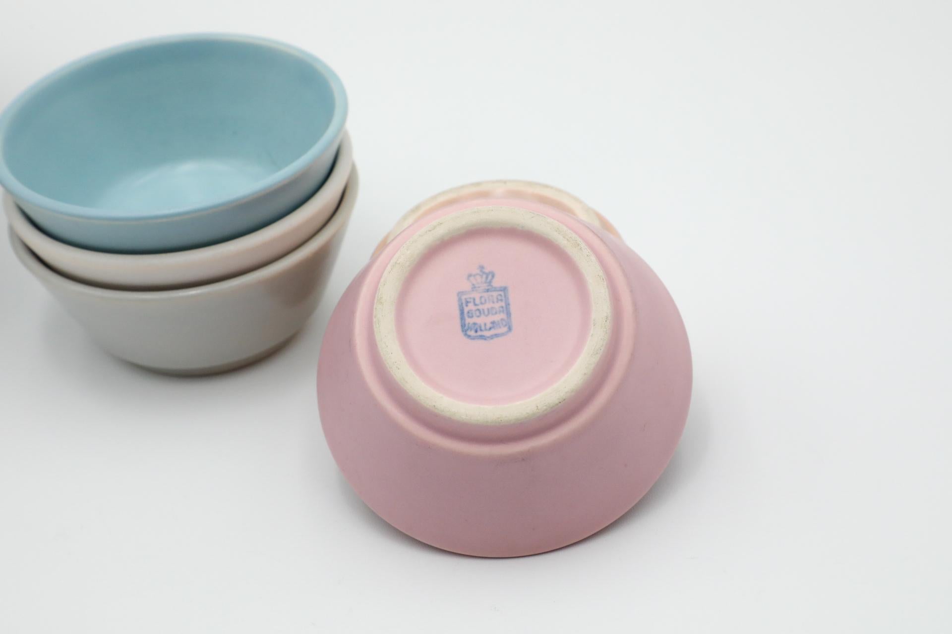 Bols à condiments Flora Gouda multicolores et un bol plus grand en vente 11