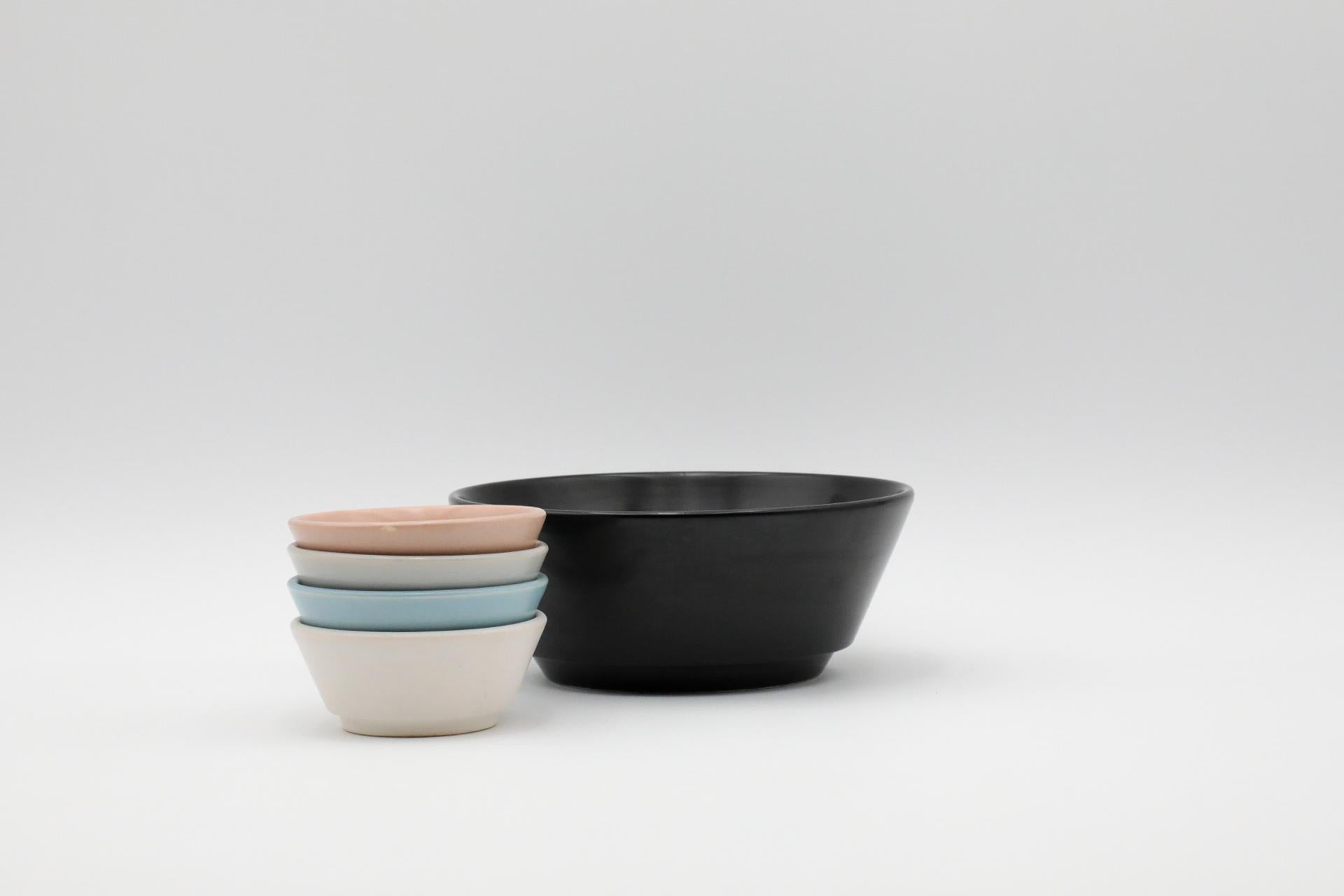 20ième siècle Bols à condiments Flora Gouda multicolores et un bol plus grand en vente