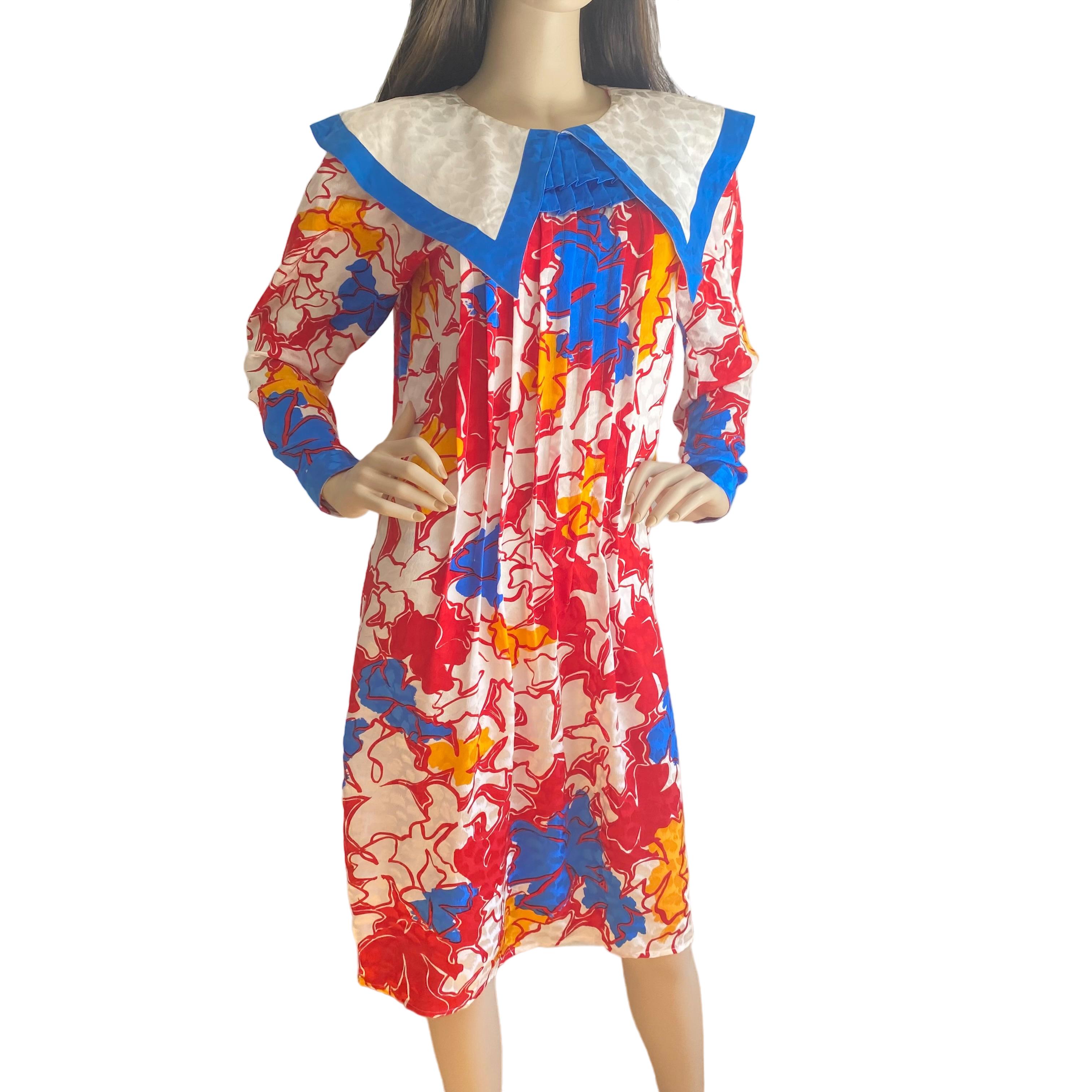 Oversized sailor collar that is lined with silk, Puff long sleeves, released tuck pleating at front.
Name: Flora Kung Tama dress.
Entry: Back keyhole with self-button.
Fabric: 100% silk jacquard.
Print: Original abstract floral print
Colors: Red,