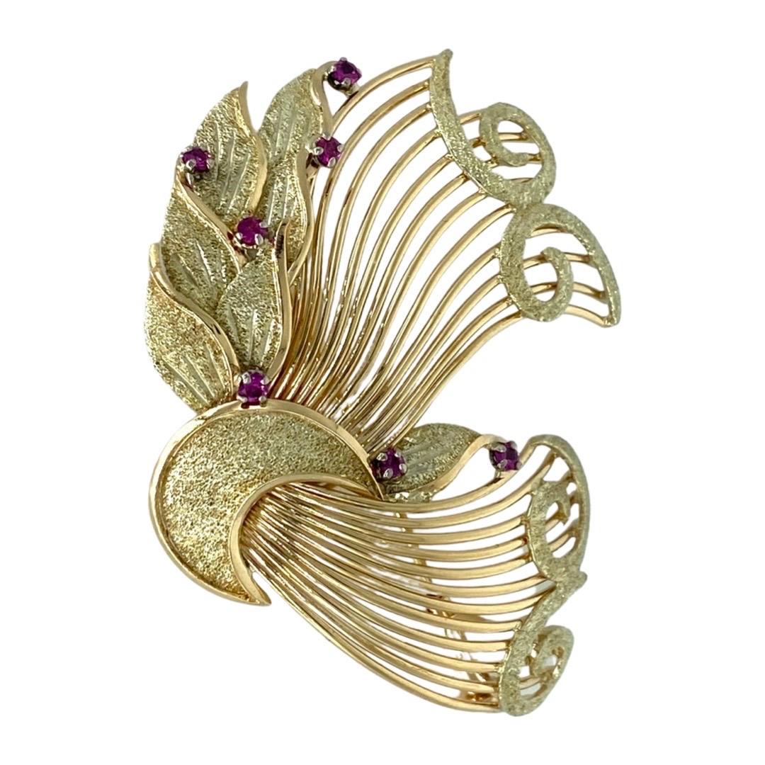 Vintage Floral 0.50 Carat Ruby Dust Design on Leafs Brooch Pin 18k Gold In Excellent Condition For Sale In Miami, FL