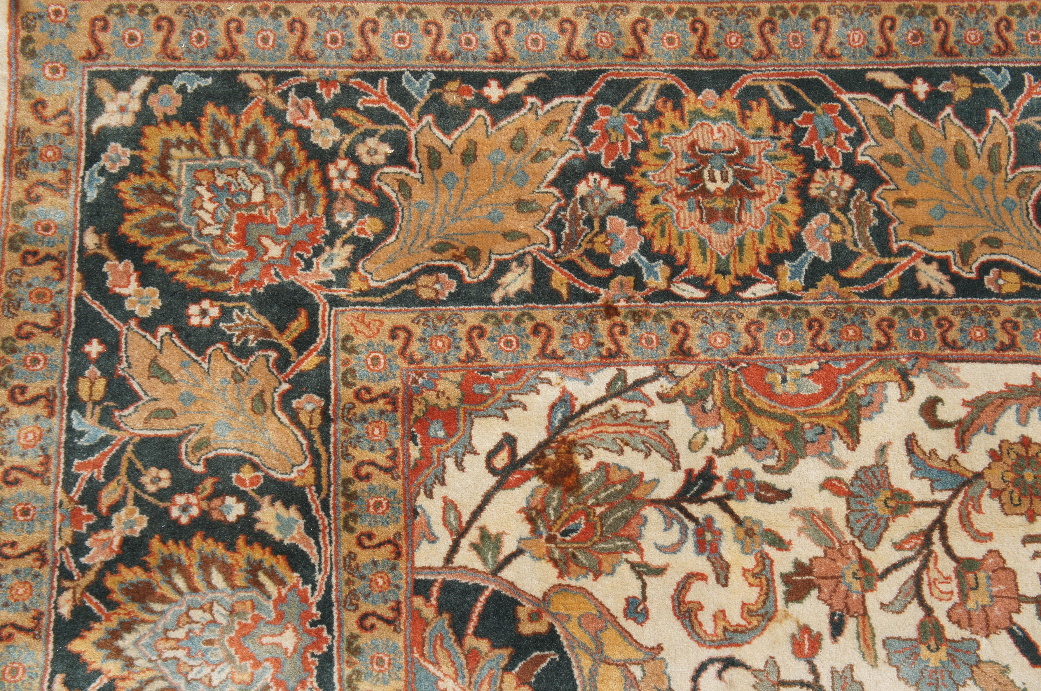 Vintage Floral All-Over Traditional Oriental Indo Agra Area Rug Carpet In Good Condition For Sale In Dayton, OH