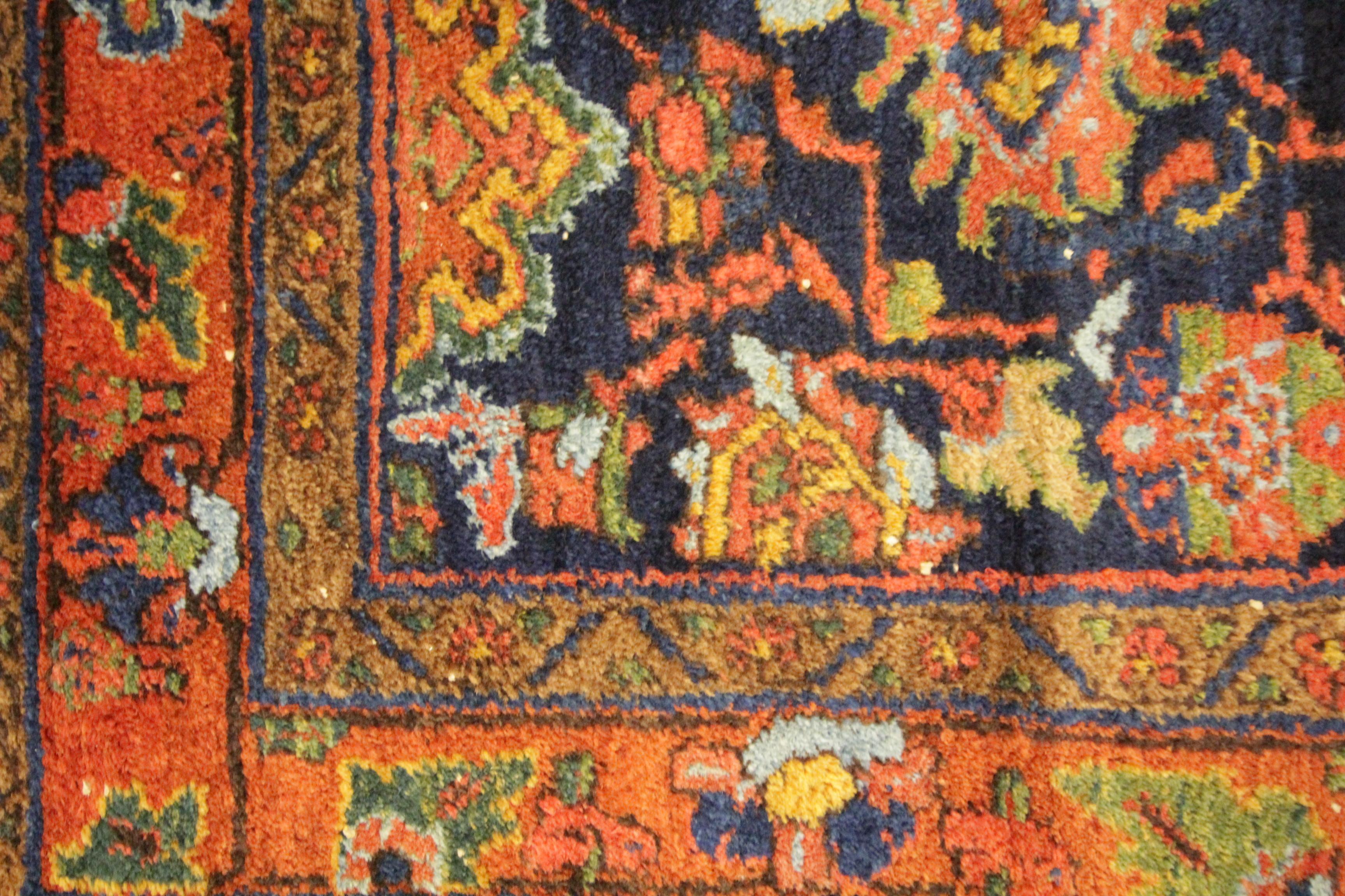 Vintage Floral Area Rug Handmade Oriental Wool Living Room Rug In Excellent Condition For Sale In Wembley, GB