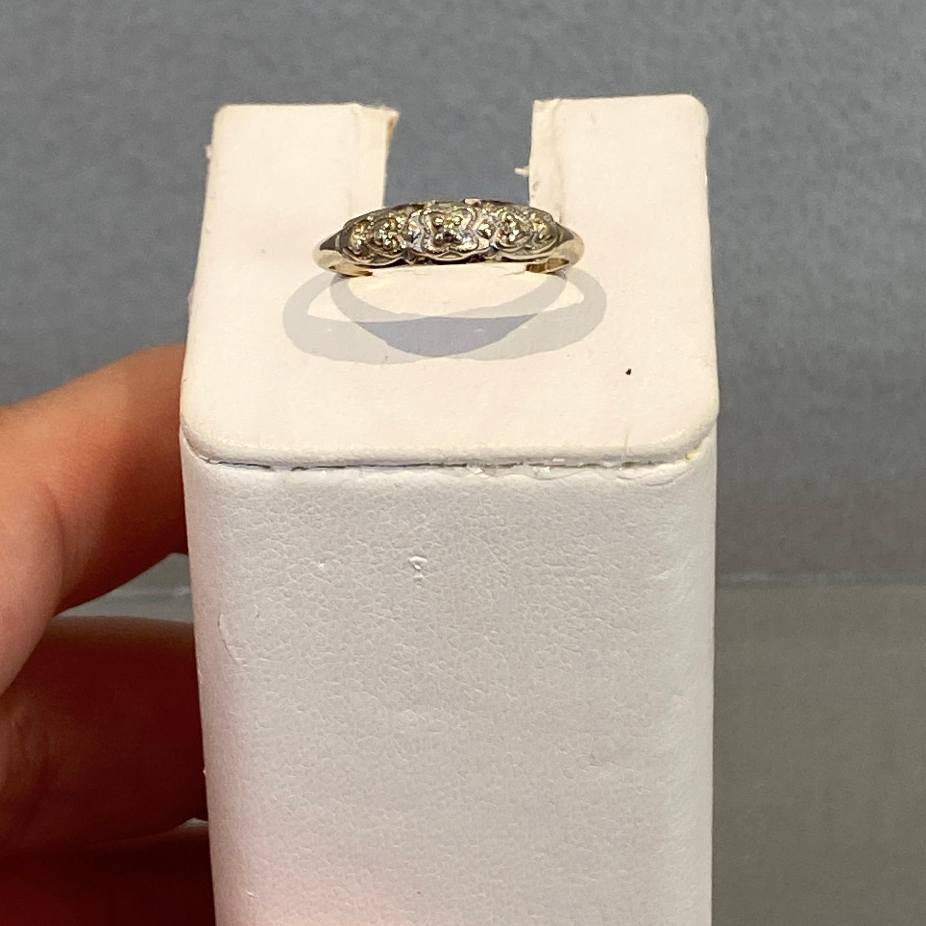 Vintage Floral Art Deco Wedding Band 14K White Gold In Excellent Condition In Austin, TX