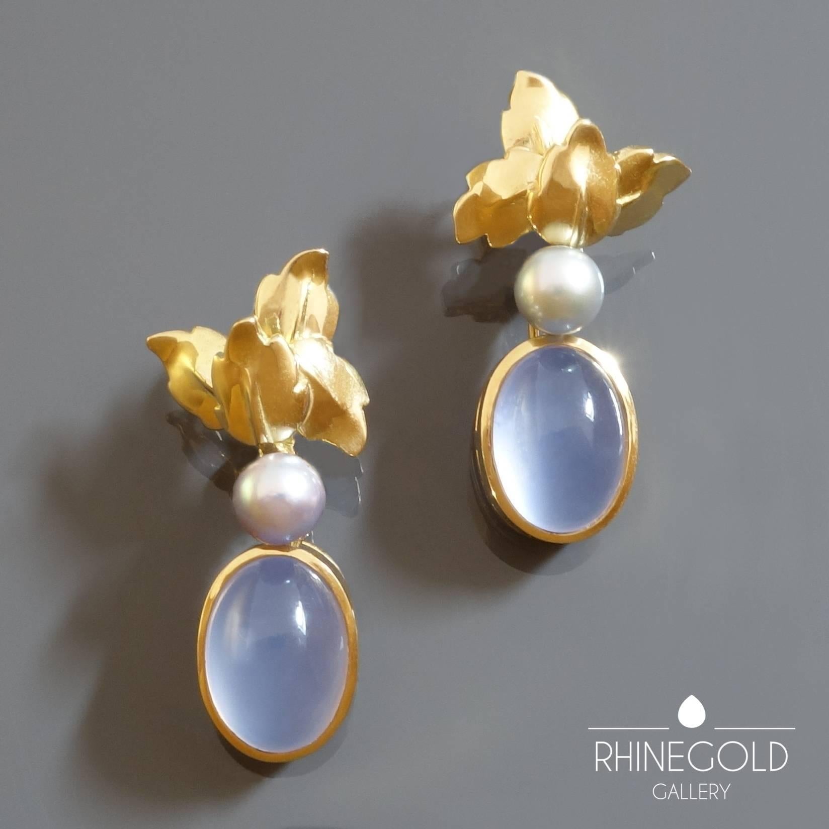 Oval Cut Vintage Floral Chalcedony Pearl Gold Clip Post Earrings Signed For Sale