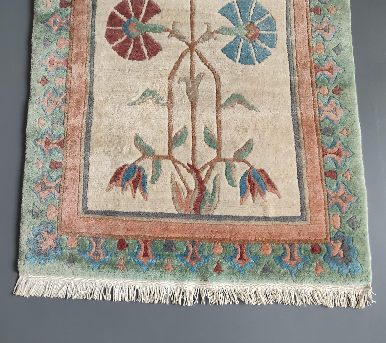 Vintage Tibetan Nepal Floral Hand Woven Wool Rug Carpet, Qanat Kanaat Design In Good Condition For Sale In Bochum, NRW