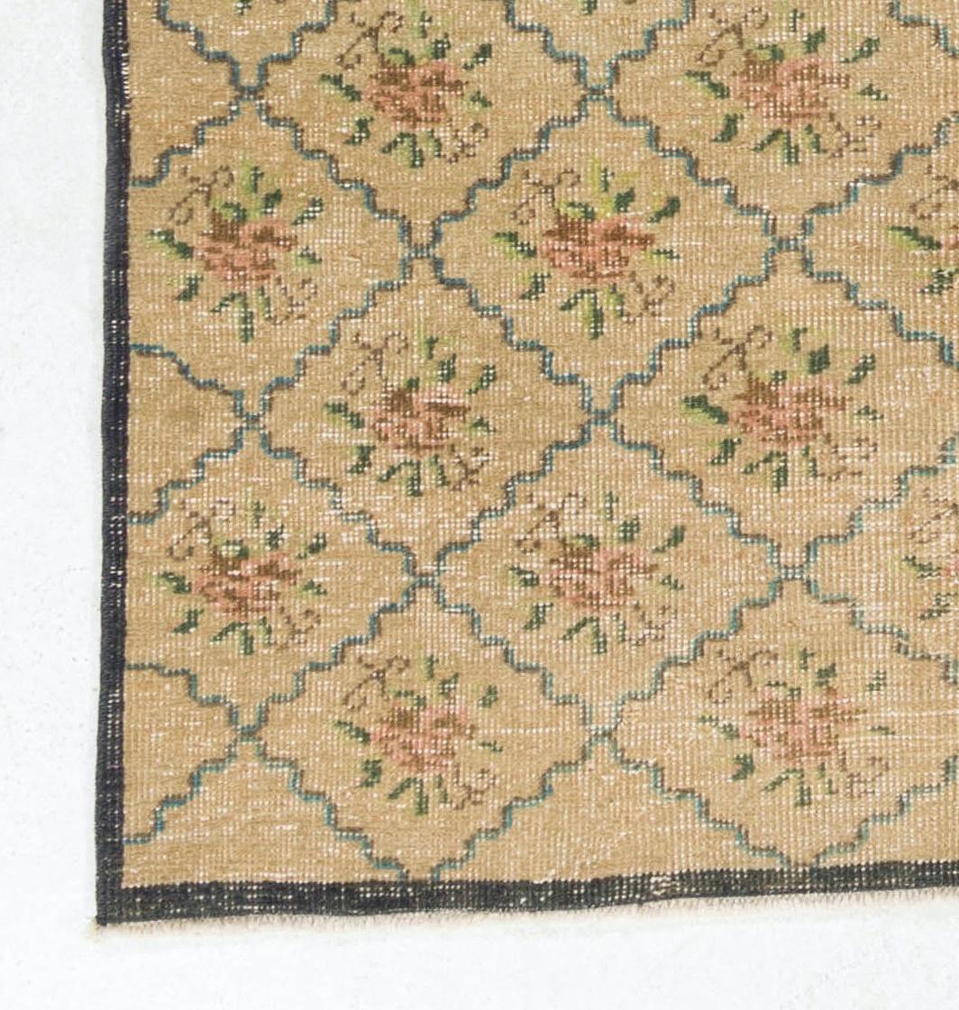 4.8x6.4 Ft Vintage Floral Design Anatolian Rug, 100% Wool Hand-Knotted Carpet In Good Condition For Sale In Philadelphia, PA