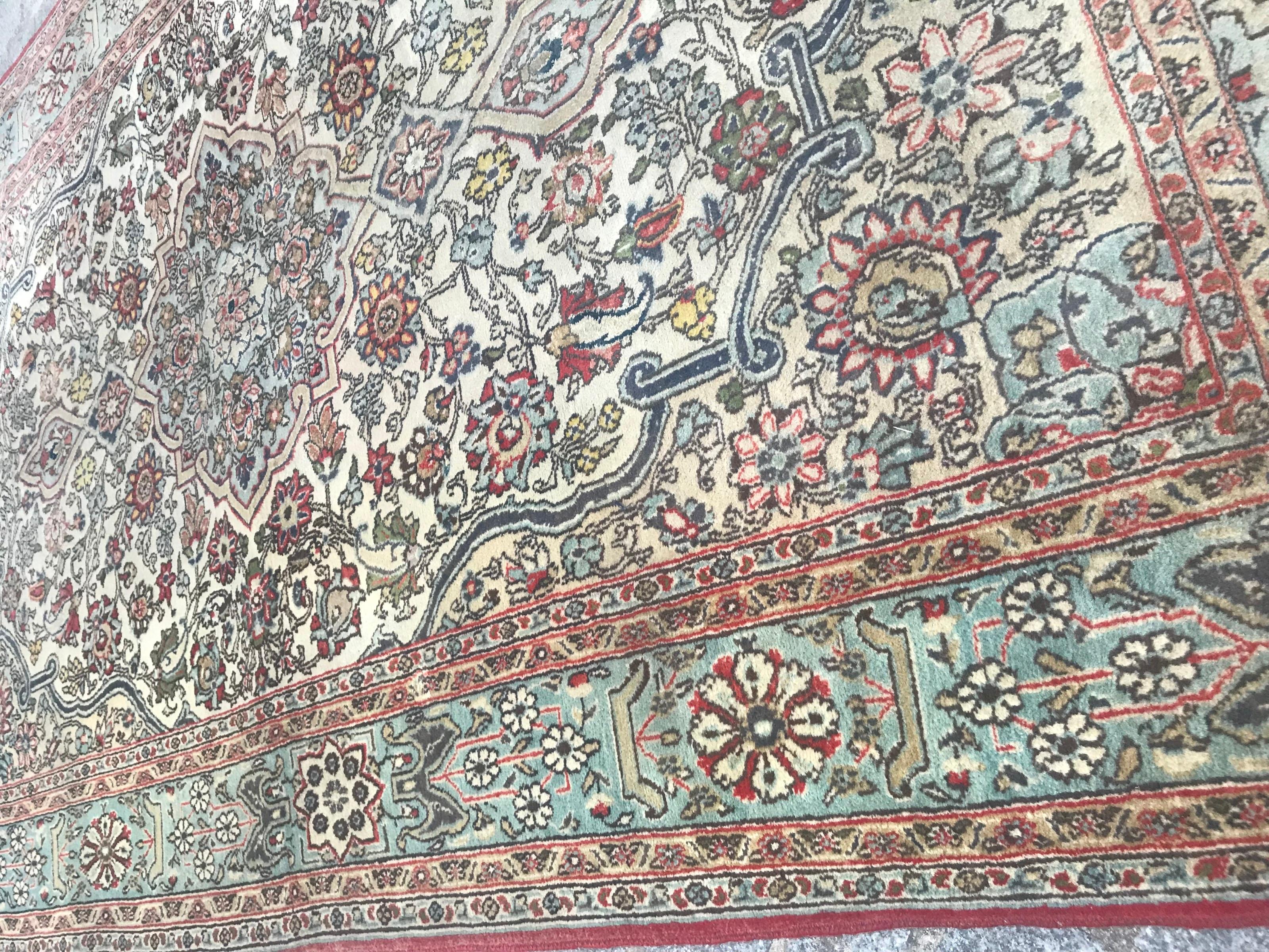 Tapis vintage Qom à motifs floraux en vente 3