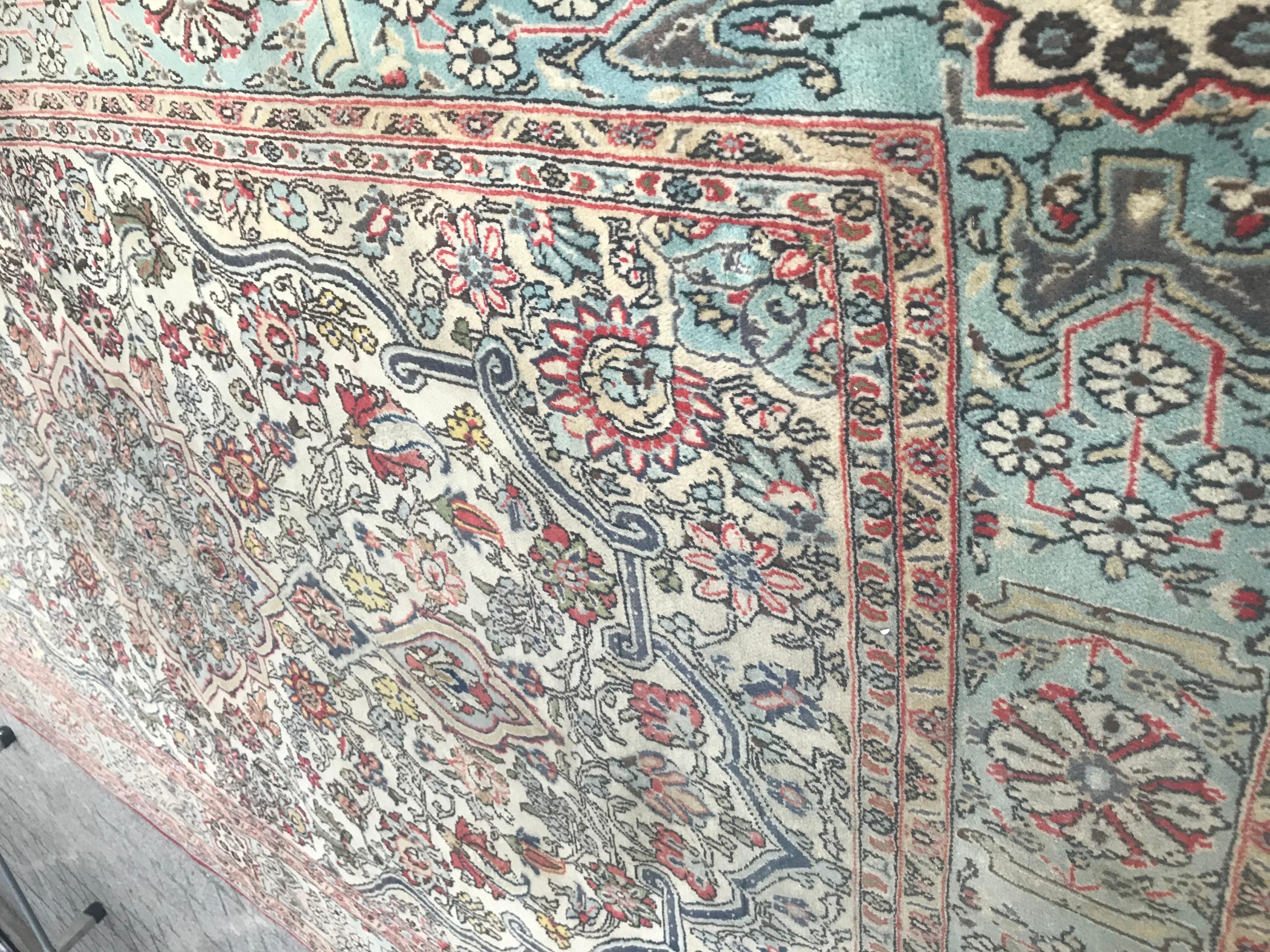 Tapis vintage Qom à motifs floraux en vente 4