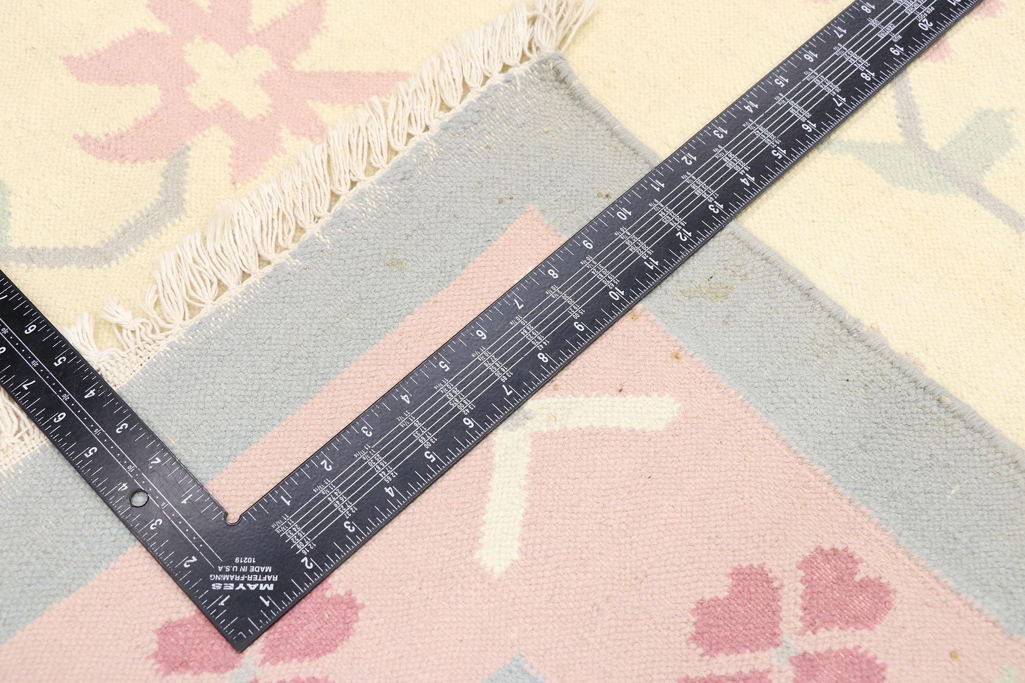Tissé à la main Tapis Dhurrie floral vintage en vente