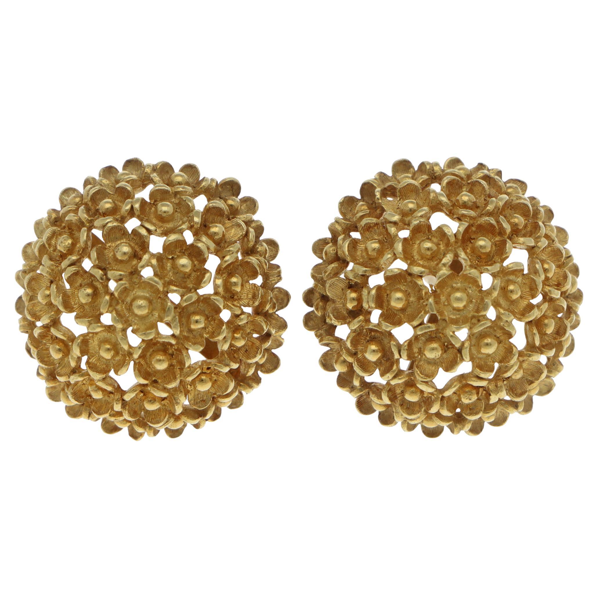Pendientes de oro amarillo con cúpula floral vintage