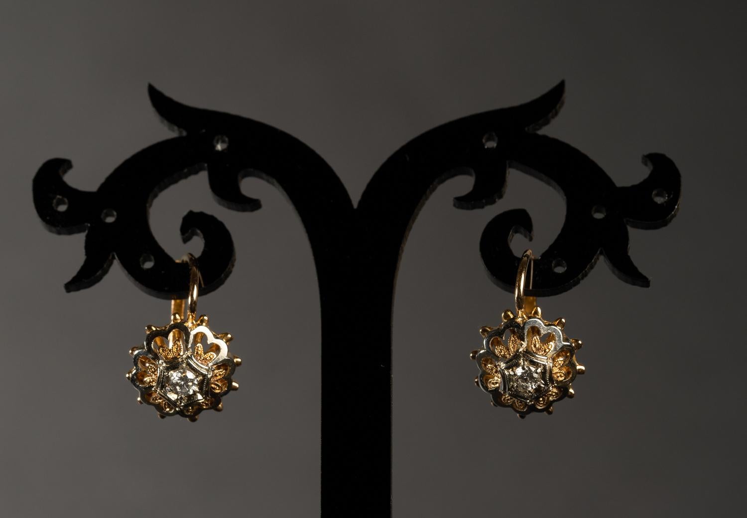 Vintage Floral Drop Diamond Earrings, Vintage Diamond Flower Earrings 1960s In Excellent Condition In Rottedam, NL