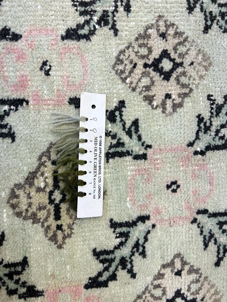 3.8x6.4 Ft Vintage Floral Handmade Teppich in Beige, Brown, Schwarz, Grün und Rosa im Zustand „Gut“ im Angebot in Philadelphia, PA