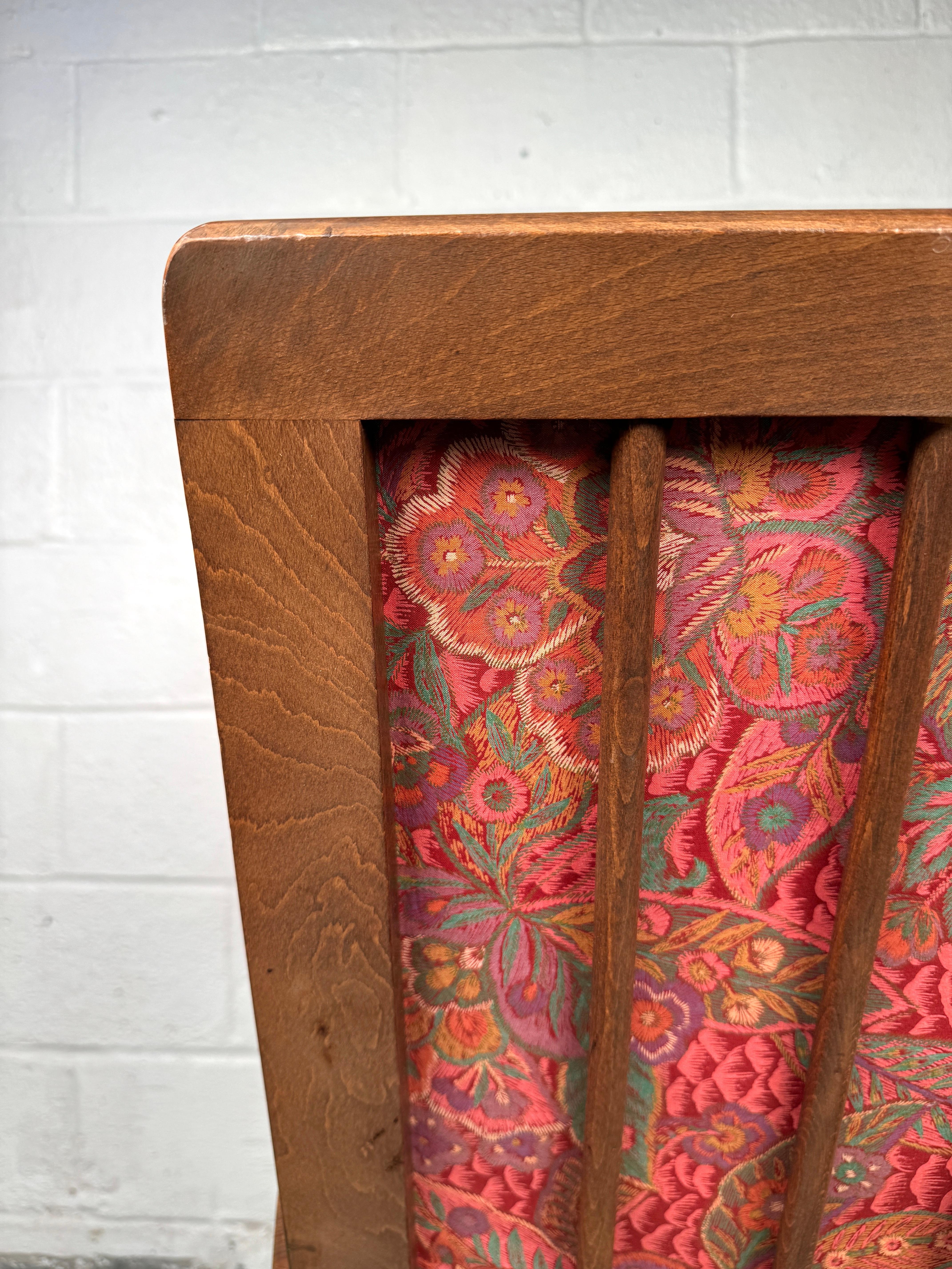 Chaise longue à fleurs vintage avec ottoman en vente 6
