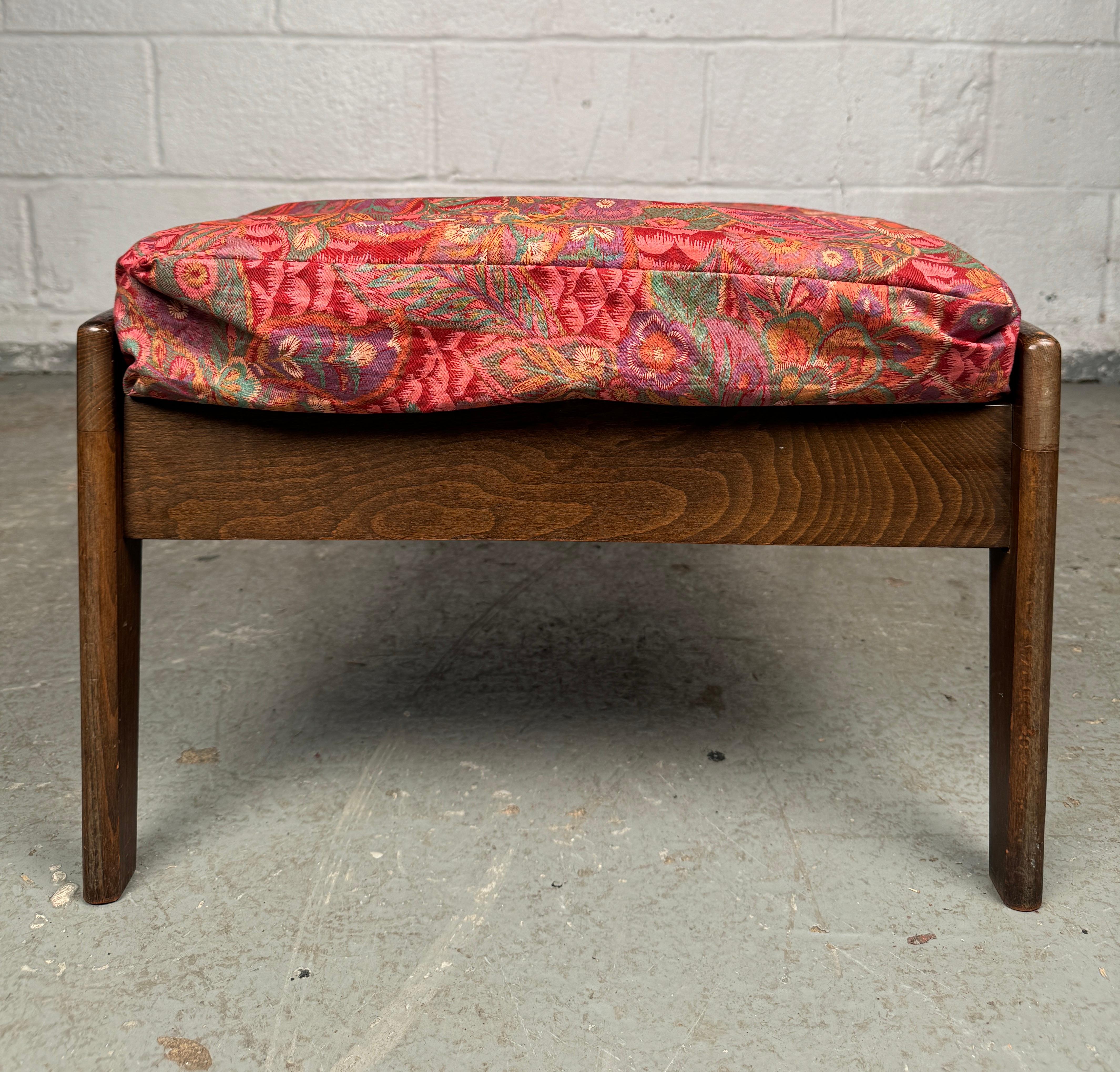Chaise longue à fleurs vintage avec ottoman en vente 12