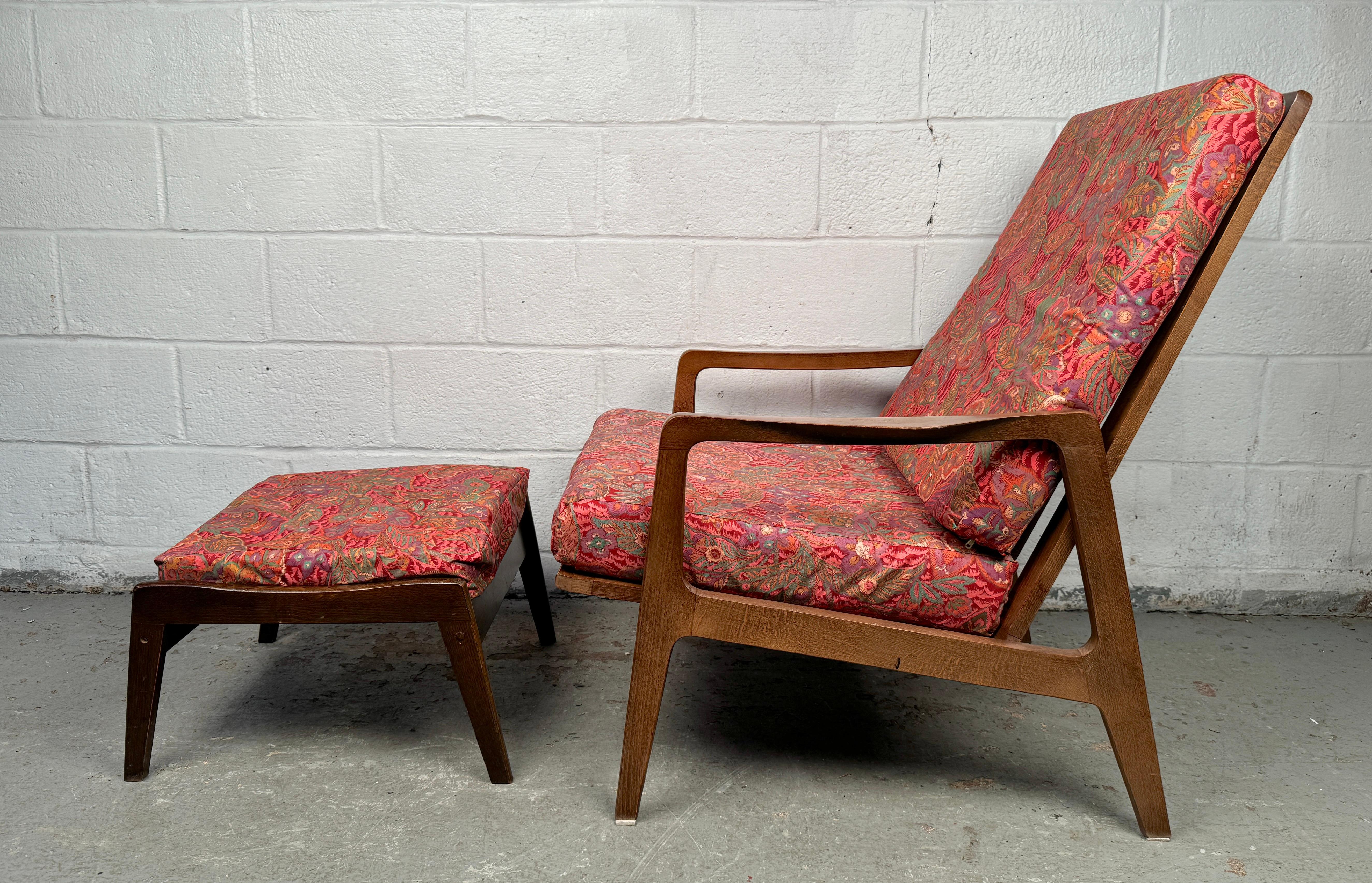Chaise longue à fleurs vintage avec ottoman Bon état - En vente à Brooklyn, NY