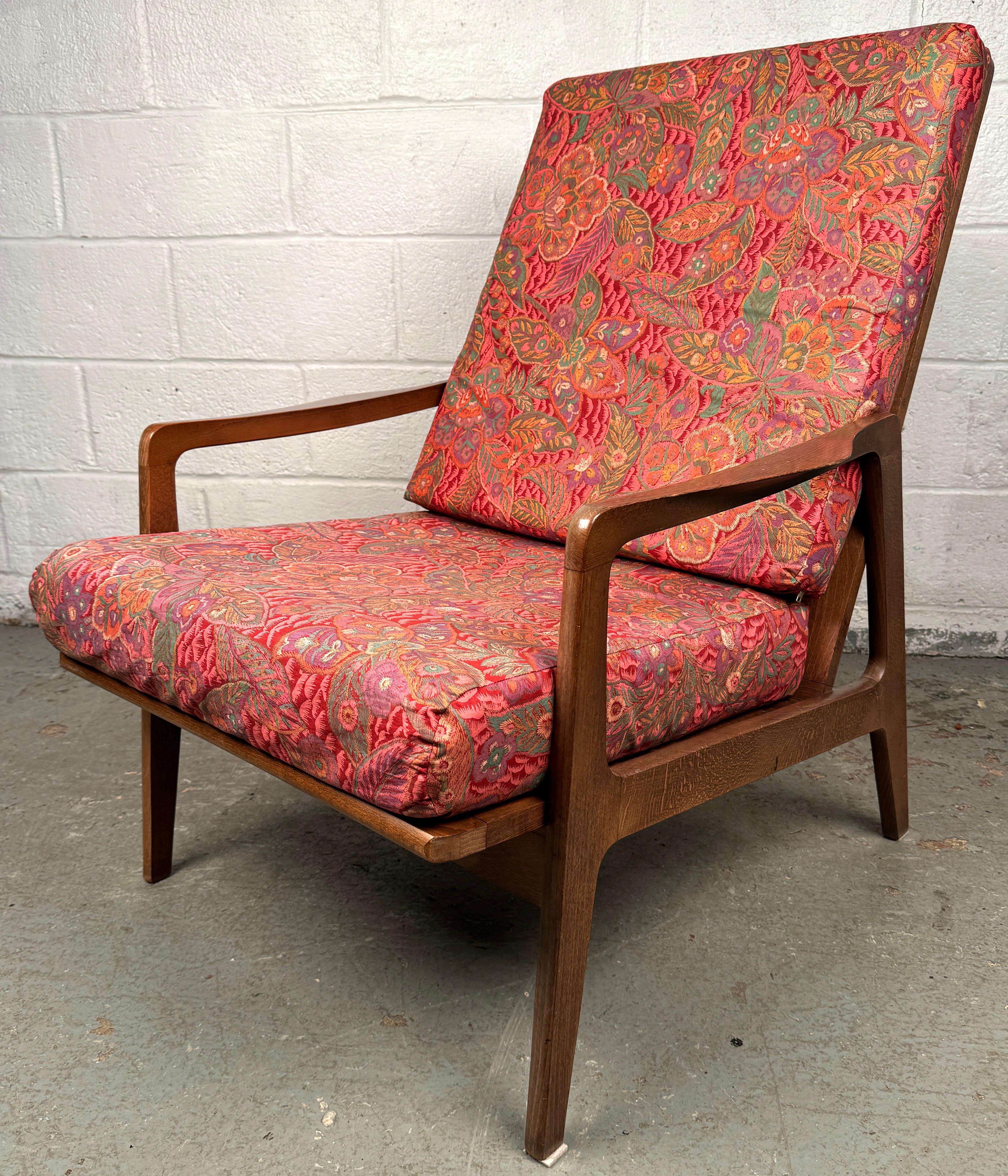 Chaise longue à fleurs vintage avec ottoman en vente 3