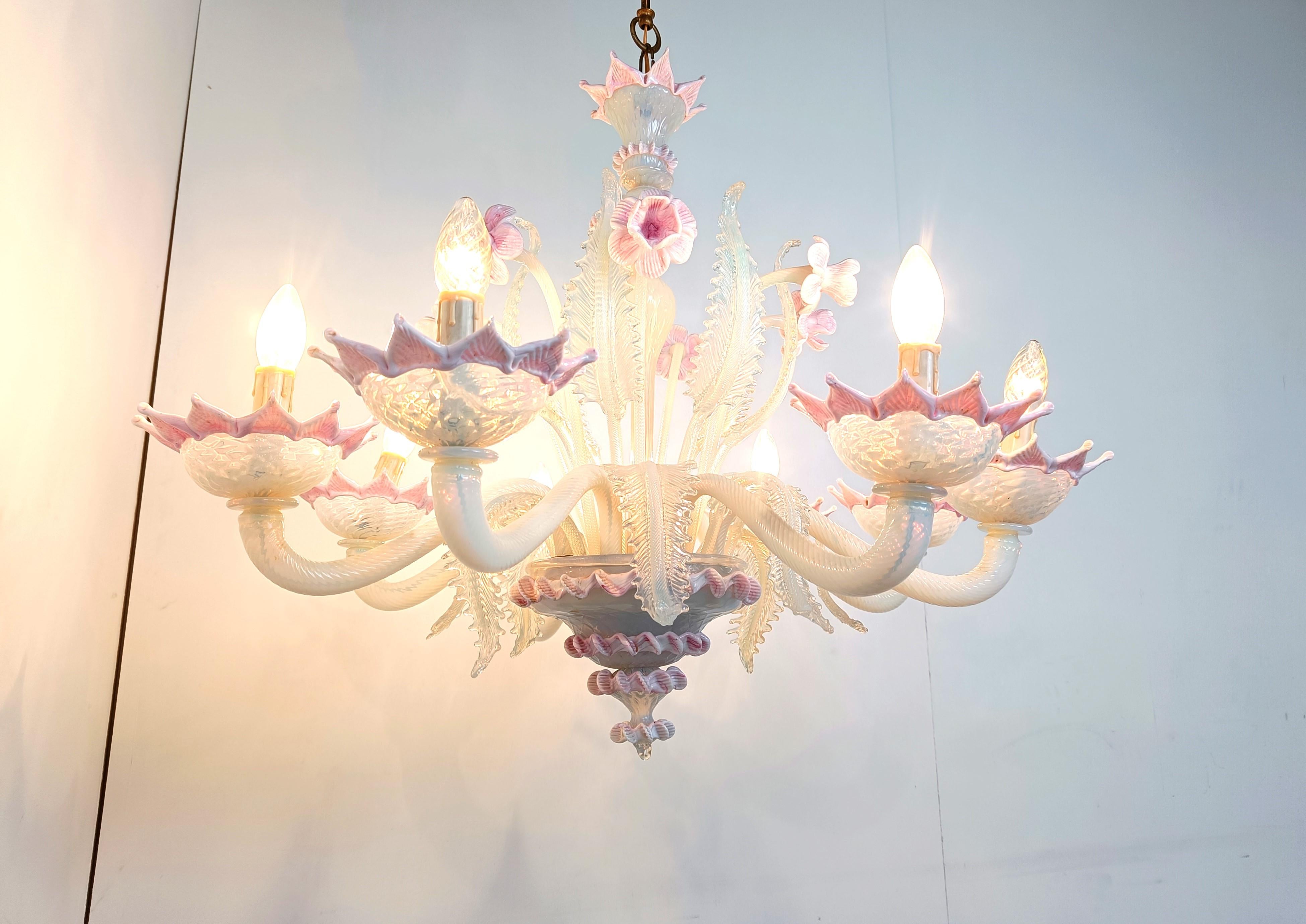 Vintage floral murano glass chandelier, 1950s In Good Condition For Sale In HEVERLEE, BE