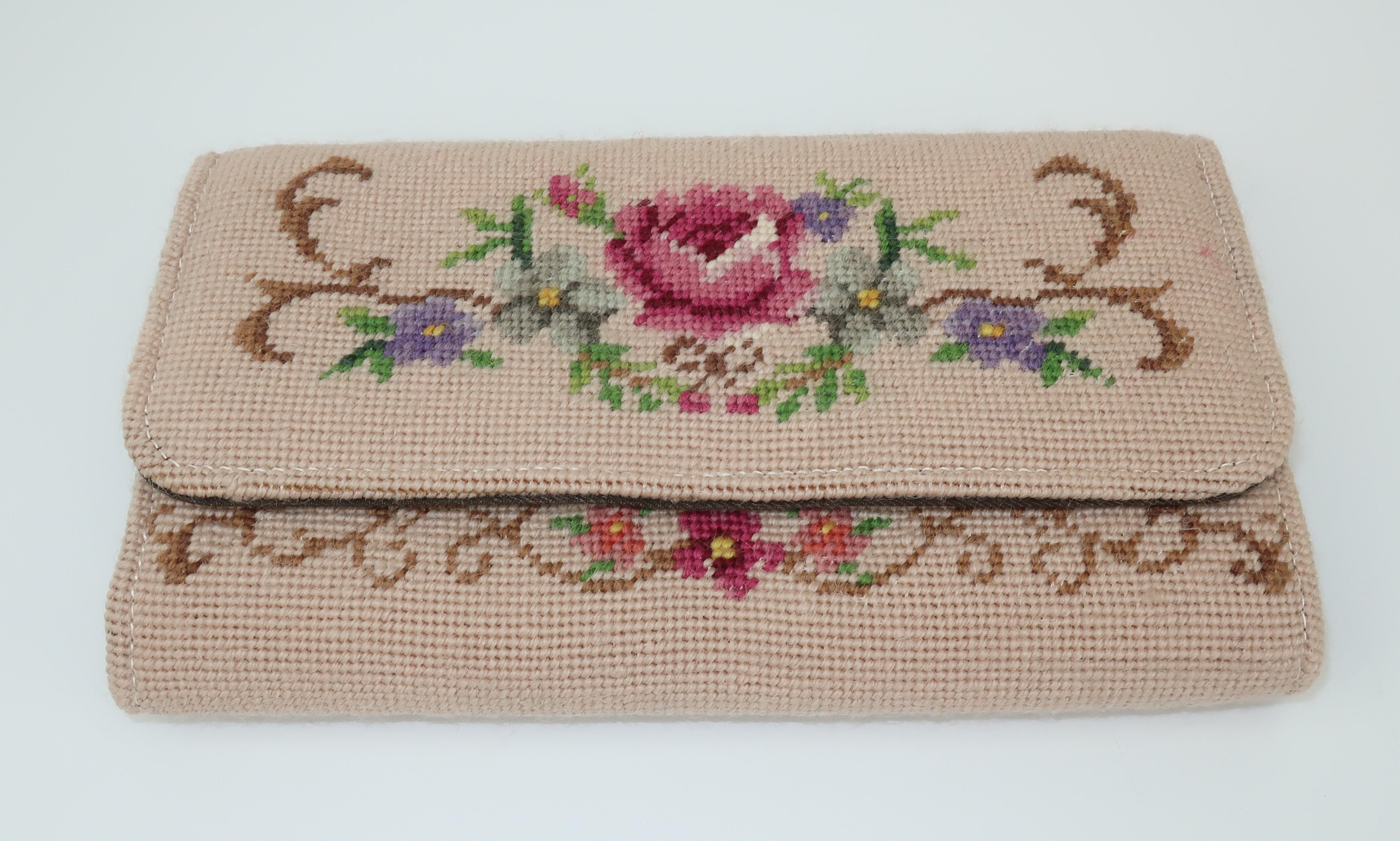 Vintage Floral Needlepoint Envelope Clutch Handbag In Good Condition In Atlanta, GA