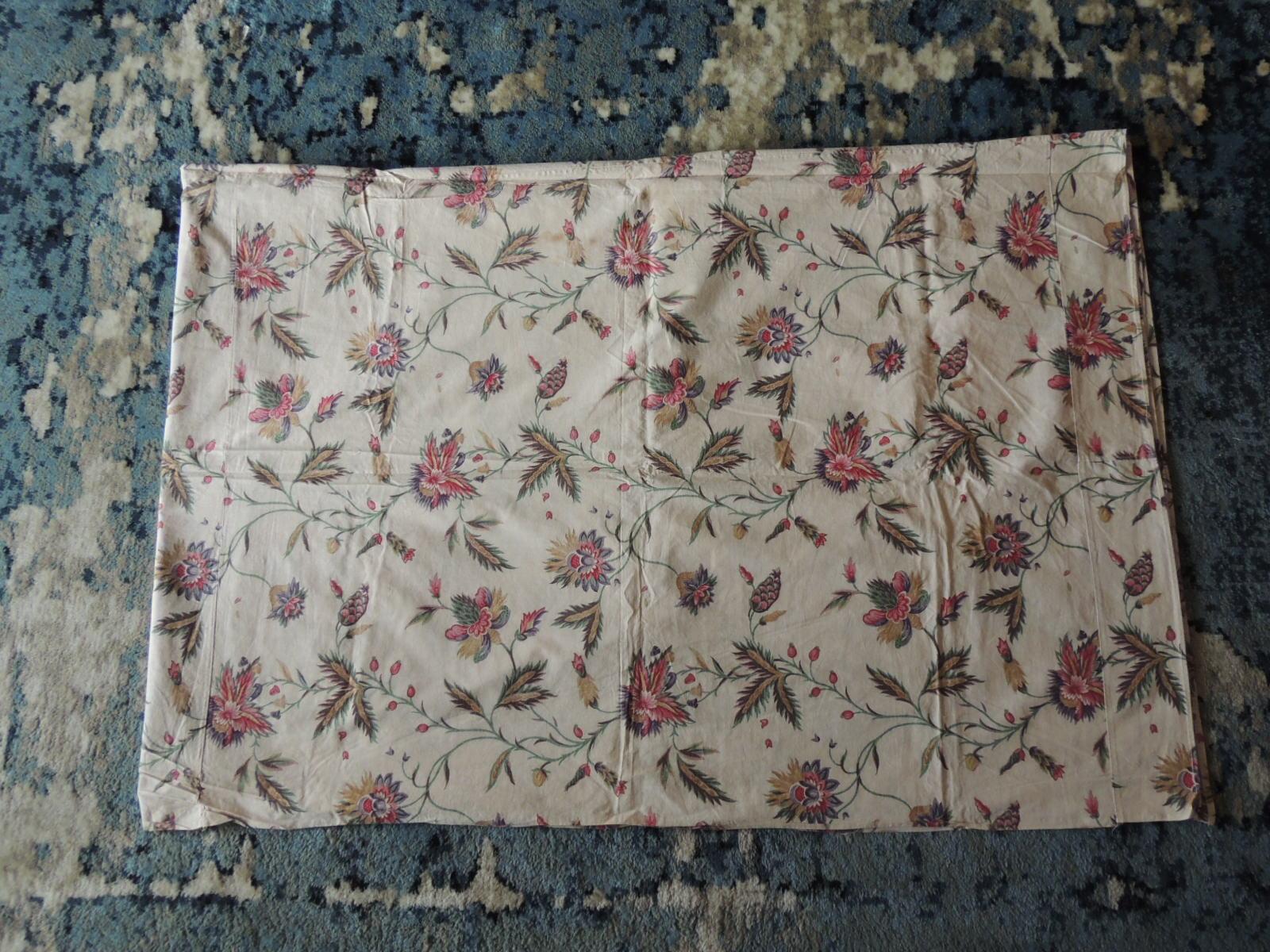 Vintage floral printed textile panel
Overall cotton print in shades of red, yellow and green.
Ideal for pillows, upholstery, window shades or slipcovers.
Three panels stitched together patchwork style
Size: 60