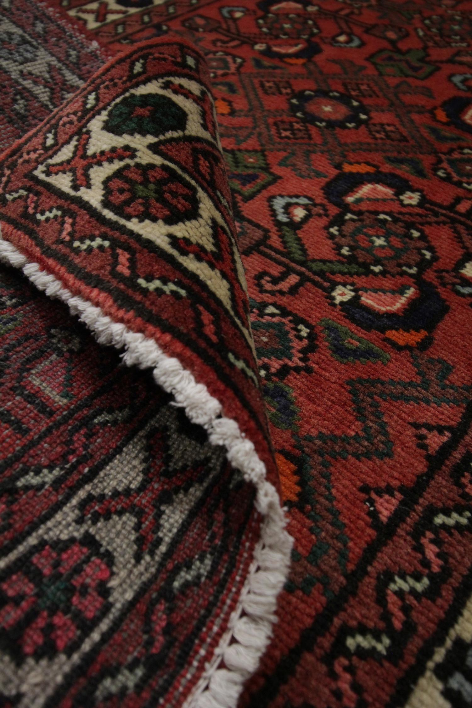 Vintage Floral Runner Rug, Oriental Long Red Traditional Wool Carpet In Excellent Condition For Sale In Hampshire, GB