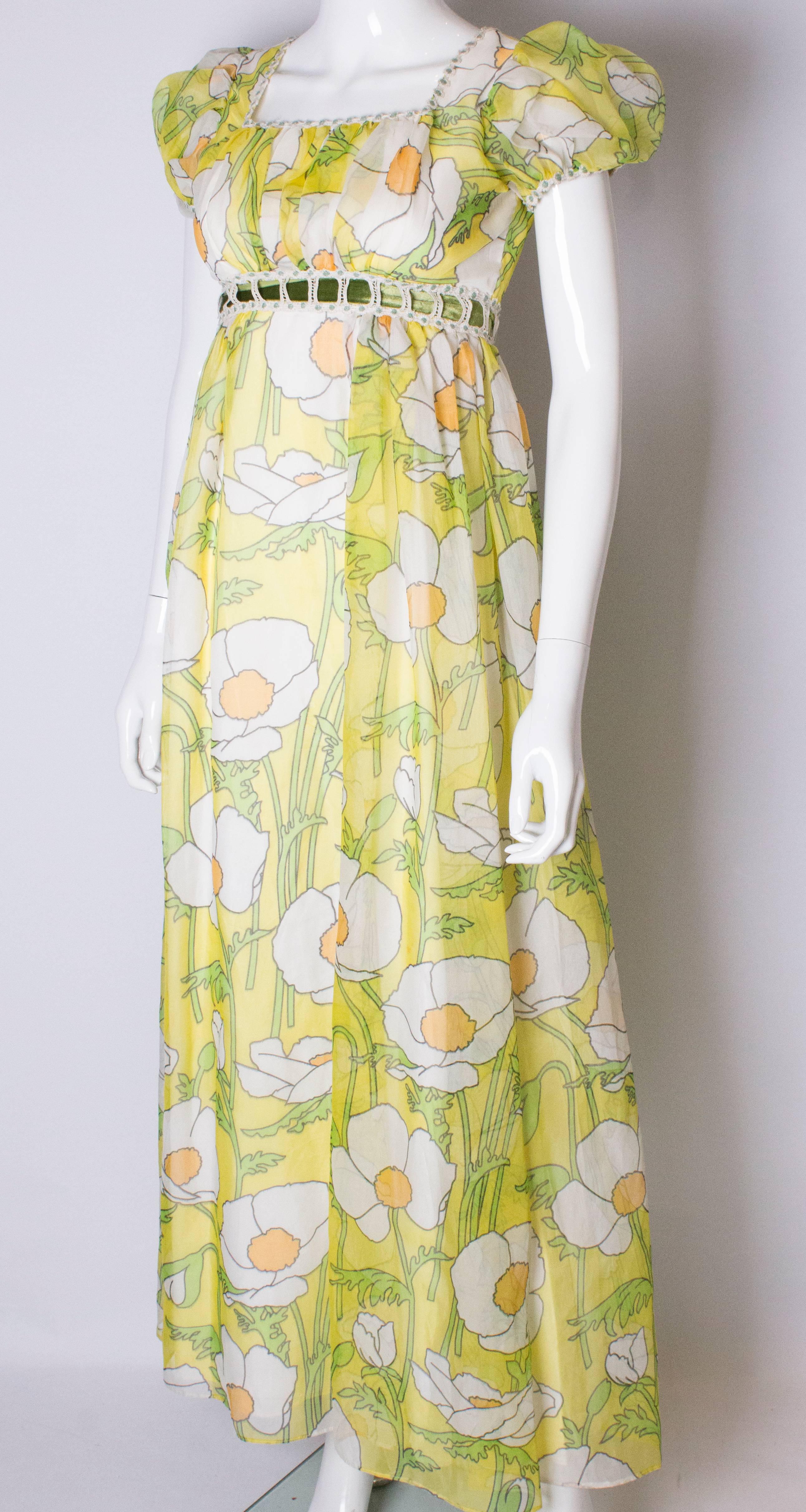 Vintage  Floral Spring Gown In Good Condition In London, GB