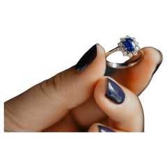 Verlobungsring mit ovalem Saphir und Diamant-Halo, Vintage-Saphir