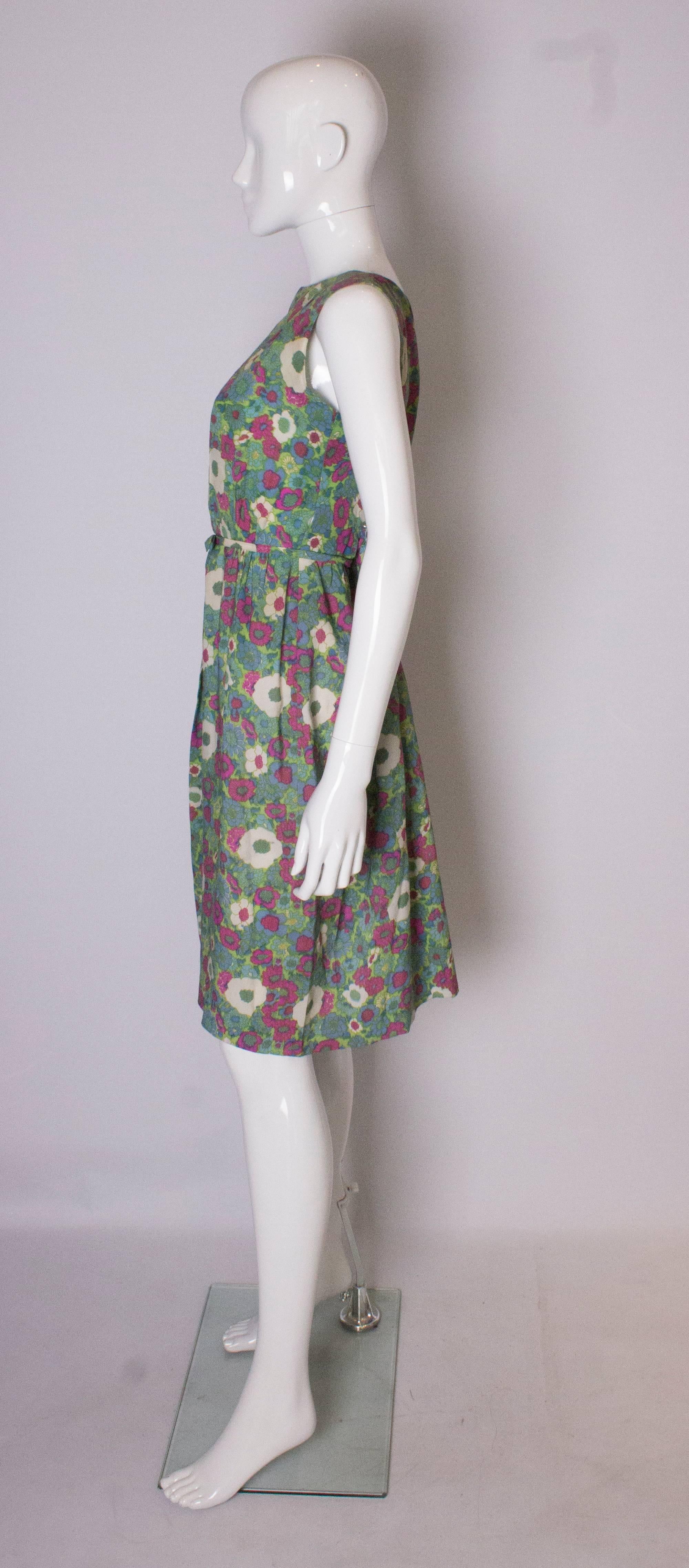 A Vintage 1960s Floral print Summer day Dress In Good Condition In London, GB
