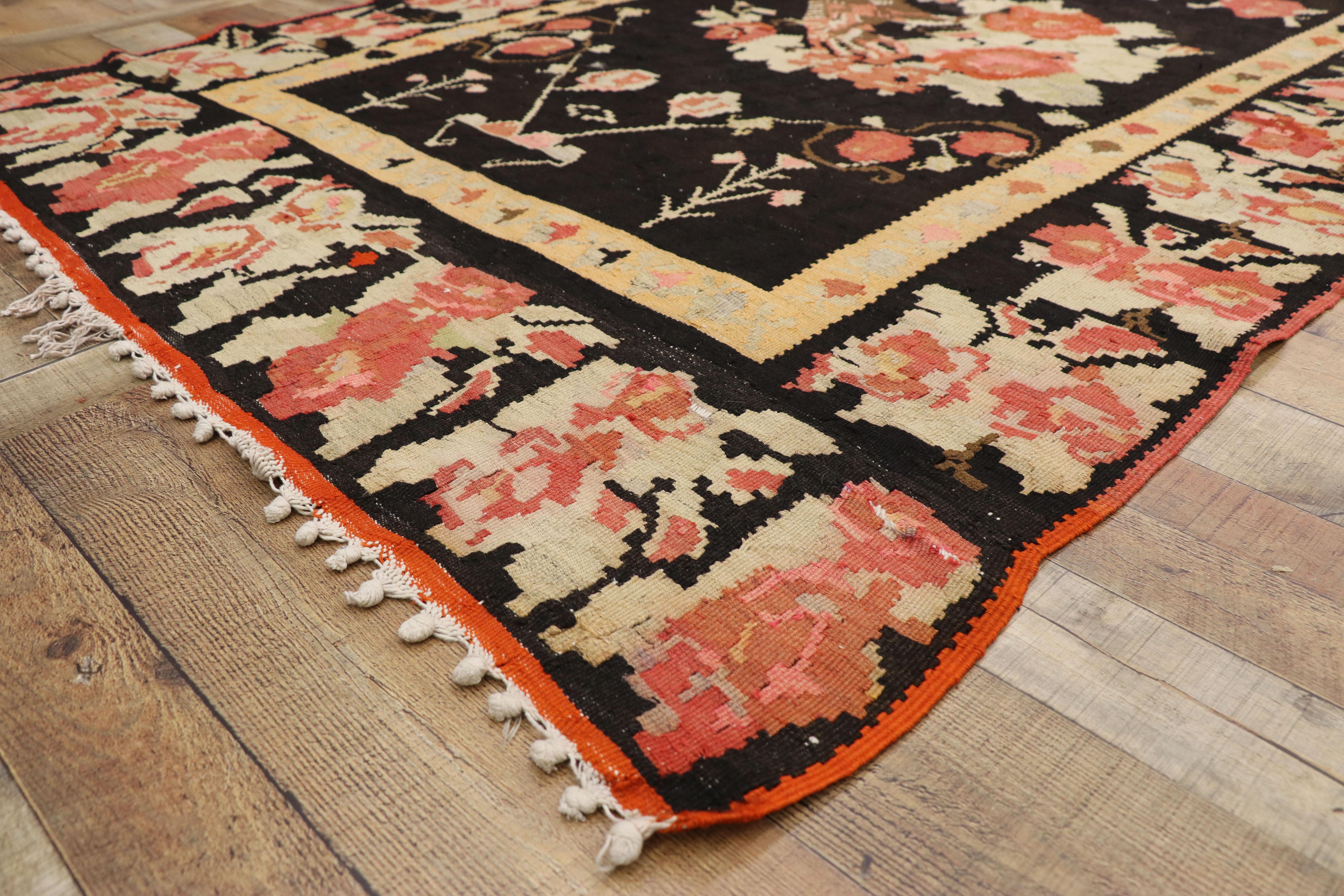 Vintage Floral Turkish Kilim Rug with Chintz Style and Bessarabian Rose Design  In Good Condition For Sale In Dallas, TX