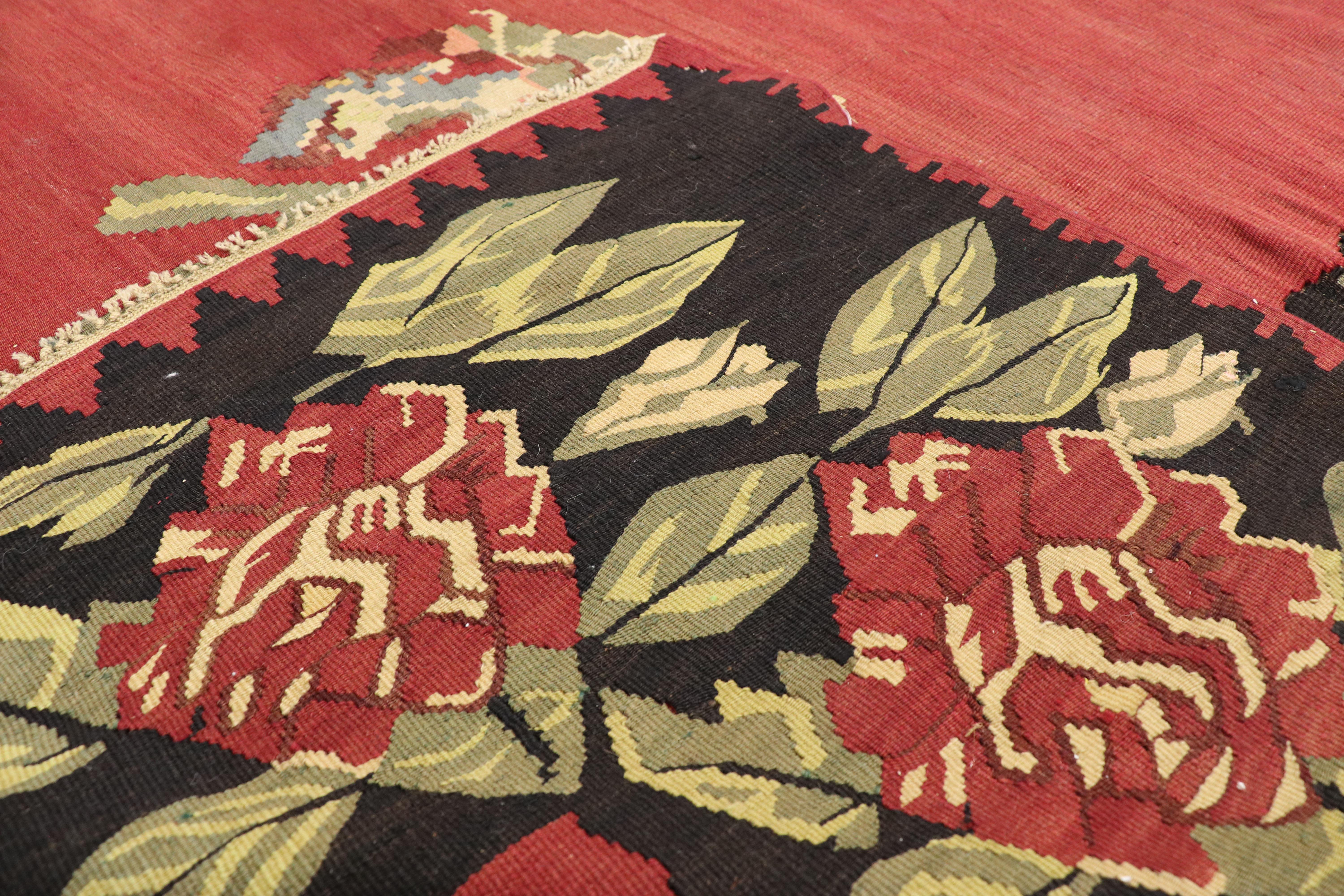 Vintage Floral Turkish Kilim Rug with Chintz Style and Bessarabian Rose Design In Good Condition For Sale In Dallas, TX