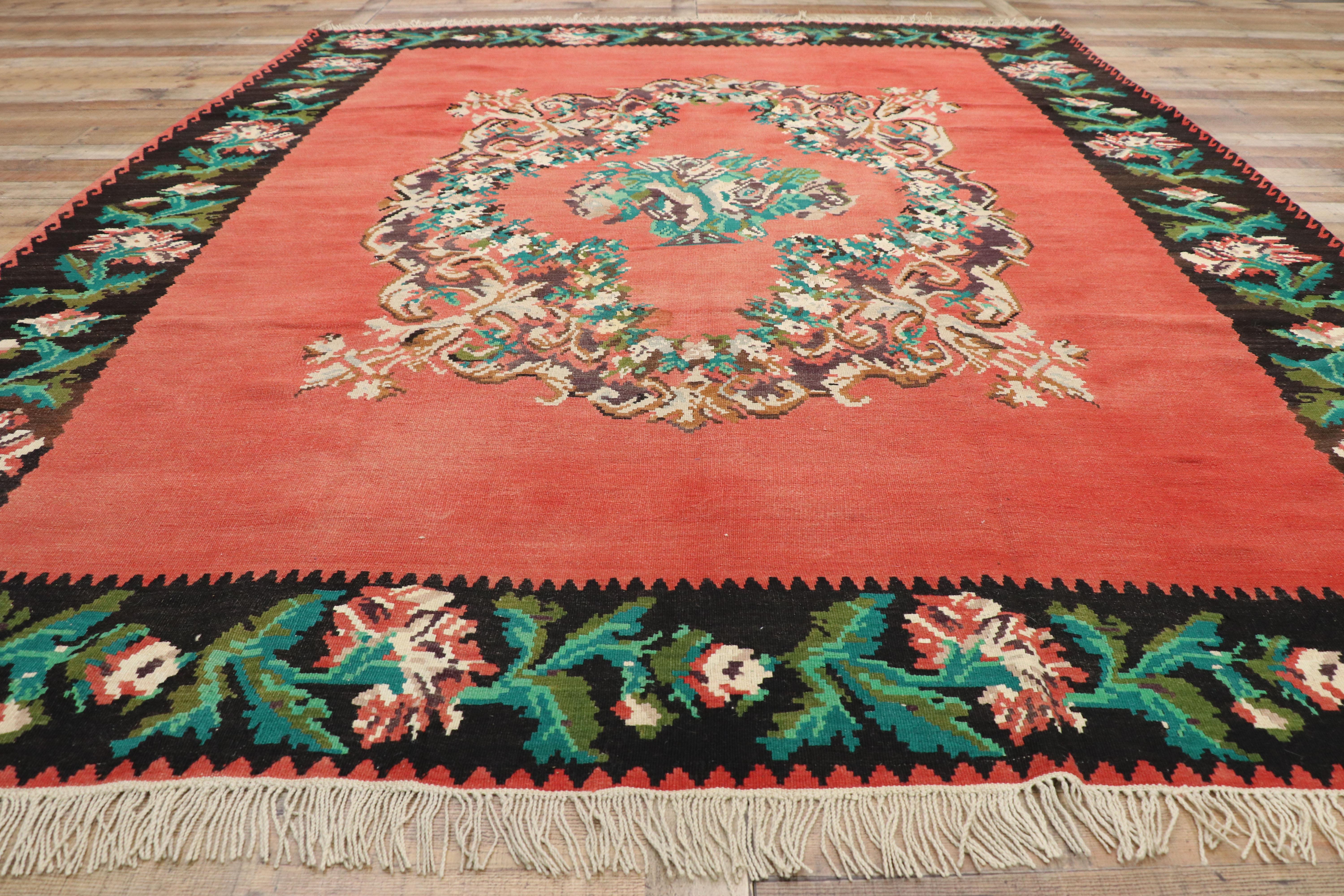 Vintage Floral Turkish Kilim Rug In Good Condition For Sale In Dallas, TX
