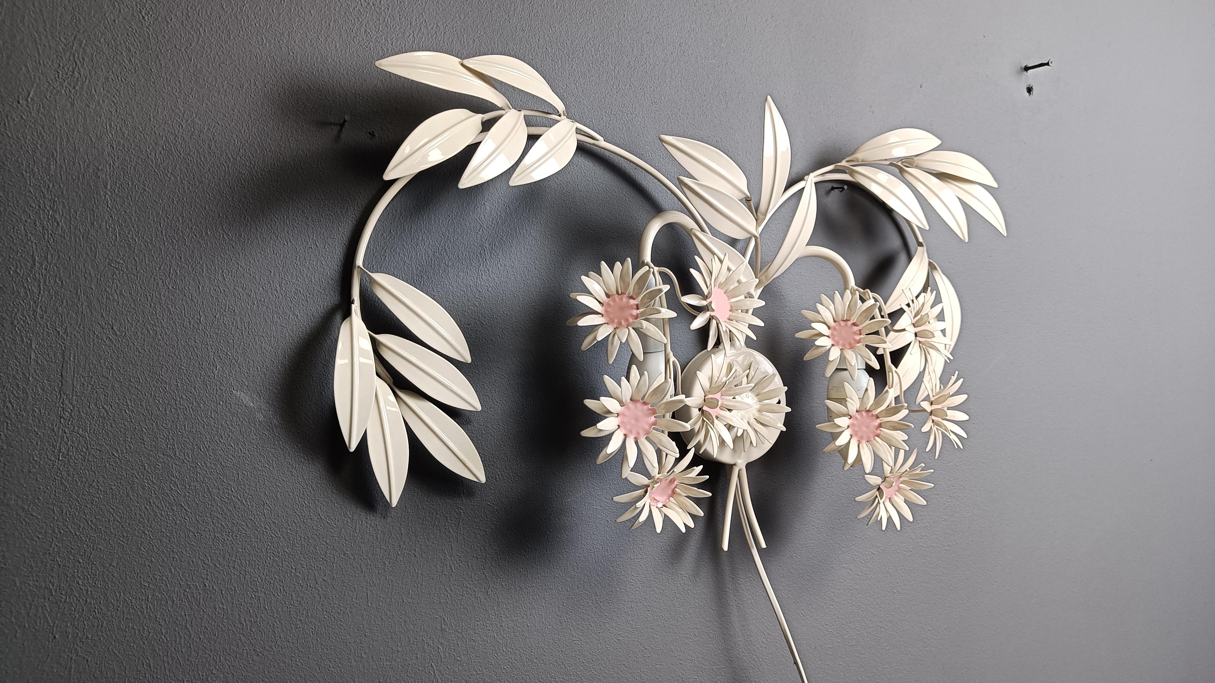 Vintage floral  lámpara de pared de Hans Kögl , años 70 finales del siglo XX en venta
