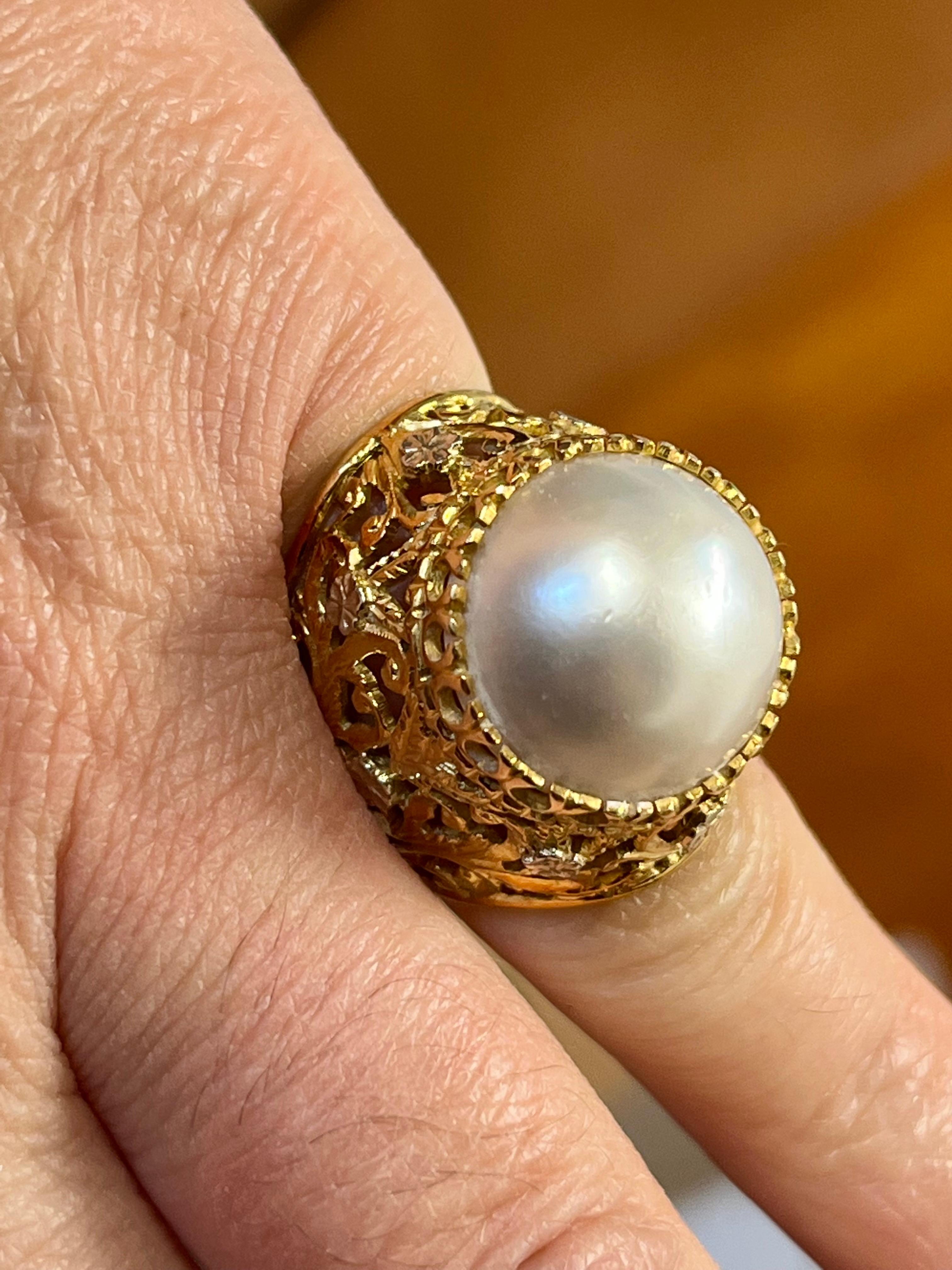 Vintage Floral White Pearl Pinky Ring in 18k Yellow Gold Bezel Setting For Sale 1