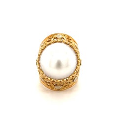 Vintage Floral White Pearl Pinky Ring in 18k Yellow Gold Bezel Setting