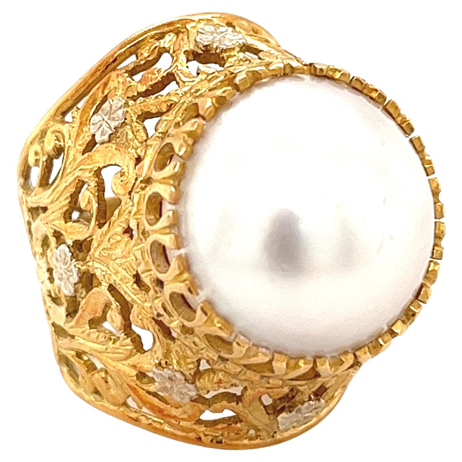 Vintage Floral White Pearl Pinky Ring in 18k Yellow Gold Bezel Setting For Sale