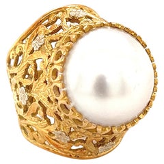 Bague rose vintage en or jaune 18 carats sertie d'une perle blanche à motifs floraux